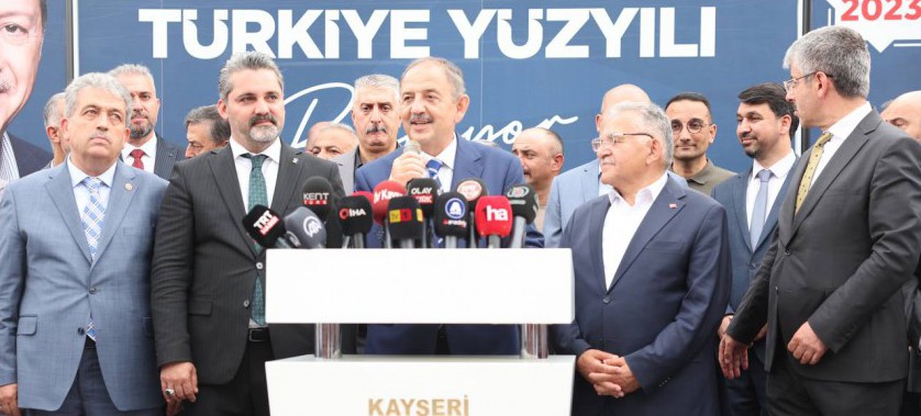 BAKAN ÖZHASEKİ MEMLEKETİ KAYSERİ'DE COŞKUYLA KARŞILANDI