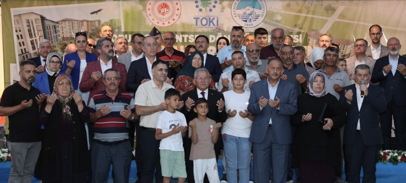 BAKAN ÖZHASEKİ: “BİR AN ÖNCE KENTSEL DÖNÜŞÜM YAPMALIYIZ”