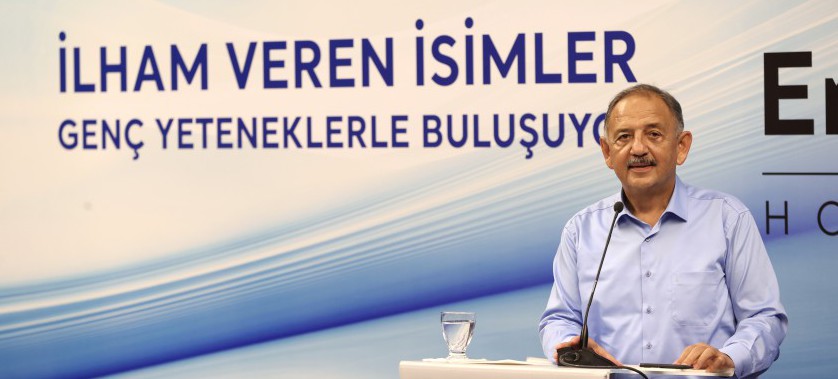 BAKAN ÖZHASEKİ: “MESLEĞİNİZİ EN İYİSİ OLABİLMEK İÇİN SEÇİN”