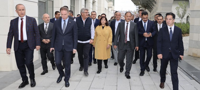 BAKAN ÖZHASEKİ: “DEPREME KARŞI TEK ÇÖZÜM KENTSEL DÖNÜŞÜM”