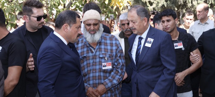 BAKAN ÖZHASEKİ HATAY’DA ŞEHİT CENAZESİNE KATILDI