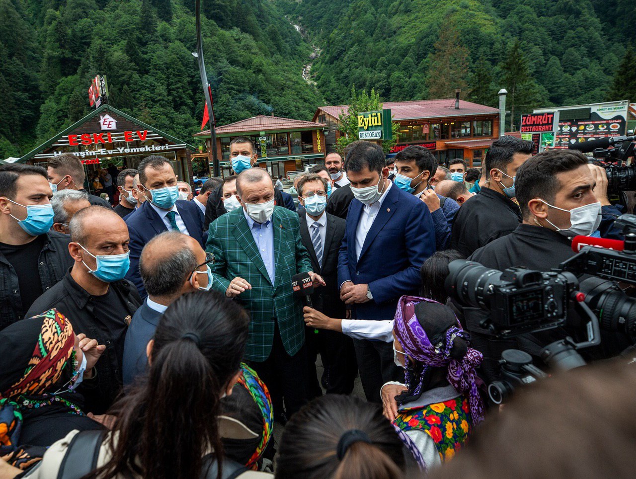 CUMHURBAŞKANI ERDOĞAN İLE BAKAN KURUM AYDER YAYLASINDA…