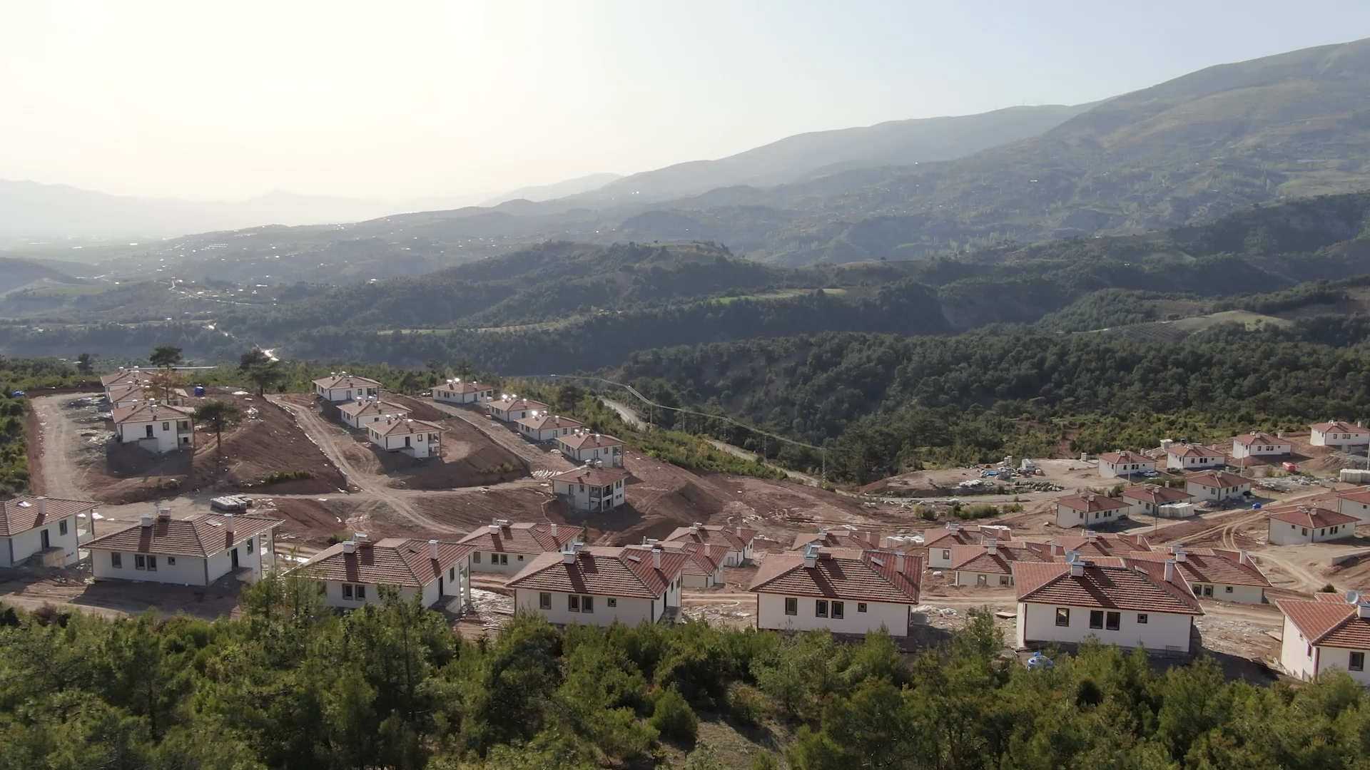 DEPREM BÖLGESİNİN İKİ KATLI KÖY EVLERİ TAMAMLANDI