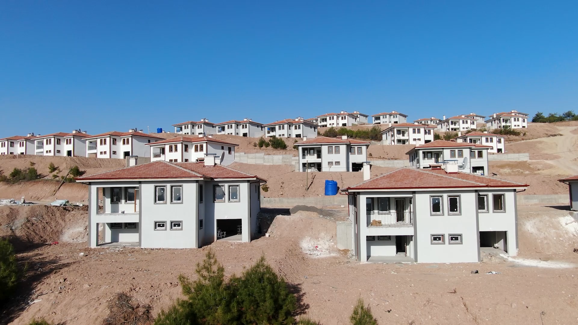 DEPREM BÖLGESİNİN İKİ KATLI KÖY EVLERİ TAMAMLANDI