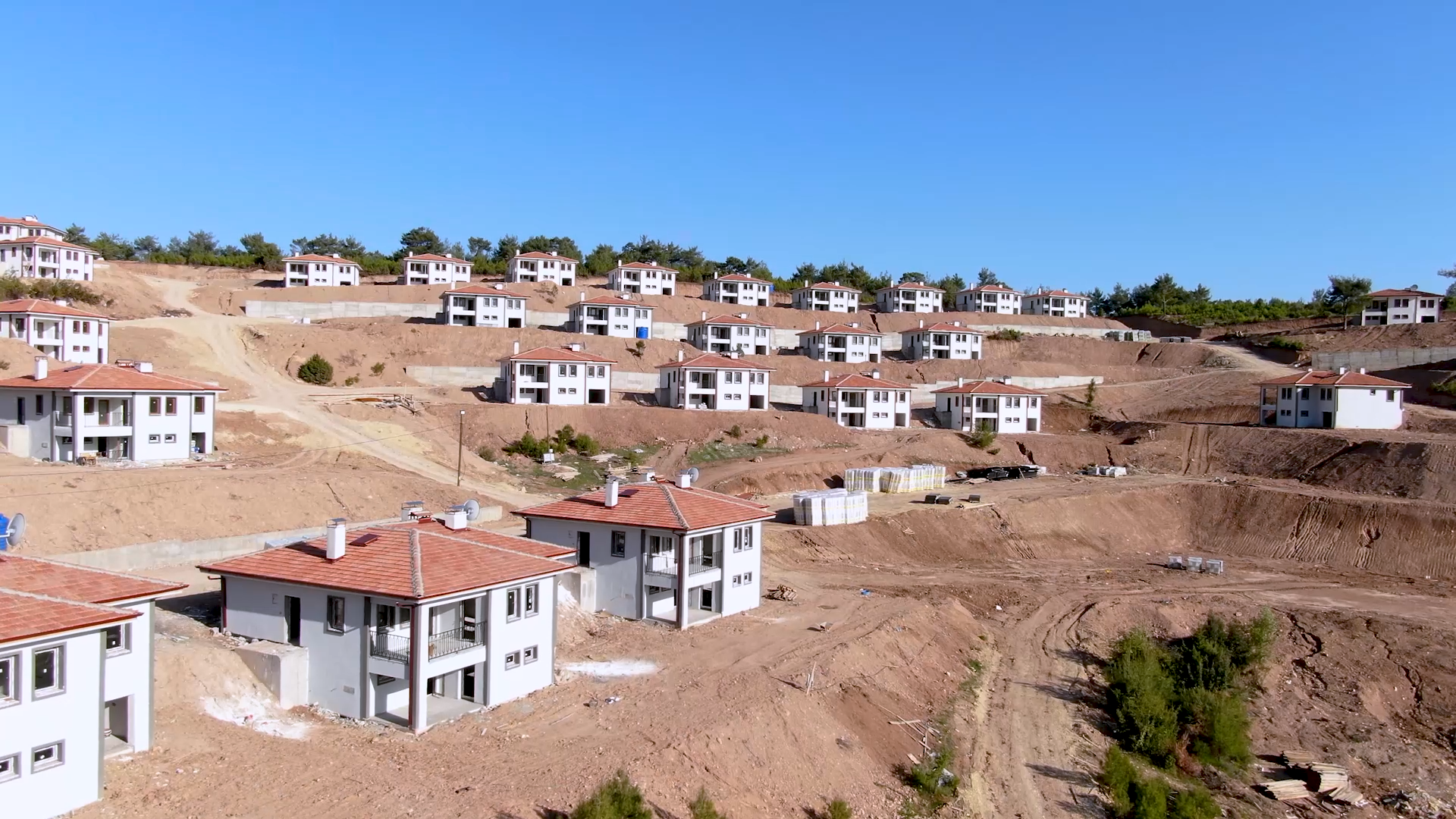 DEPREM BÖLGESİNİN İKİ KATLI KÖY EVLERİ TAMAMLANDI