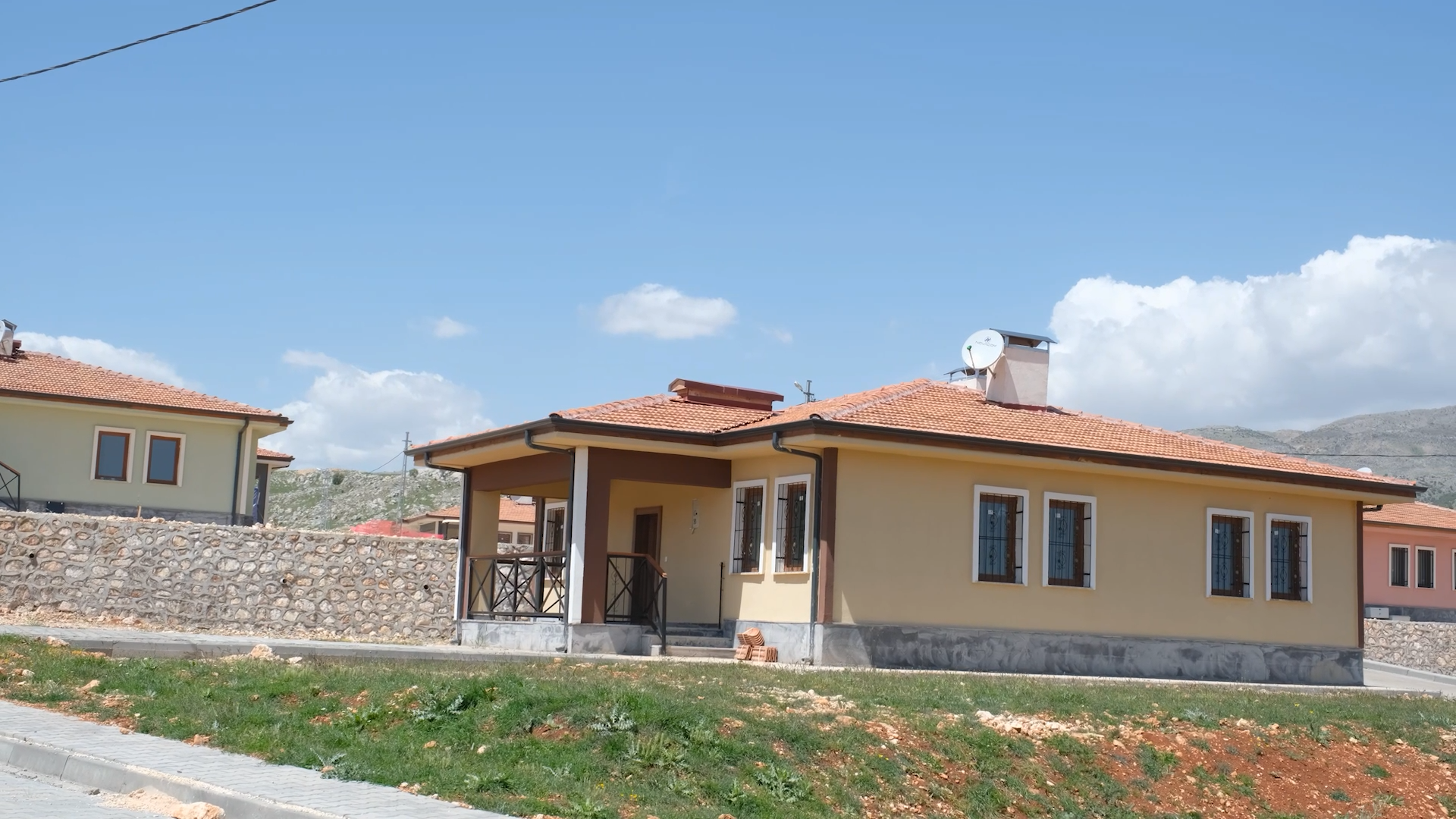 DEPREMZEDE ZELİHA UZUN: YAPAMIYOR DİYENLER BAKSIN; YAPAN NASIL YAPMIŞ