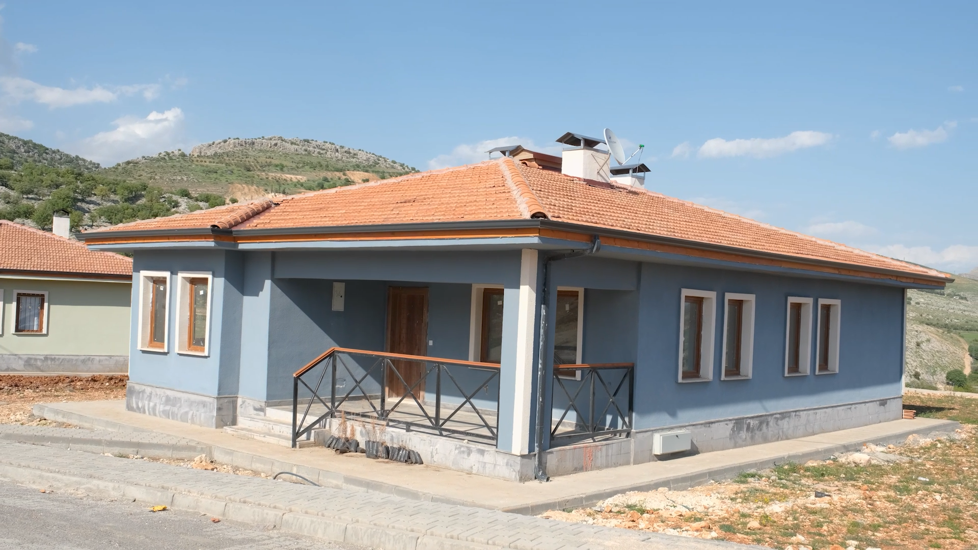 DEPREMZEDE ZELİHA UZUN: YAPAMIYOR DİYENLER BAKSIN; YAPAN NASIL YAPMIŞ