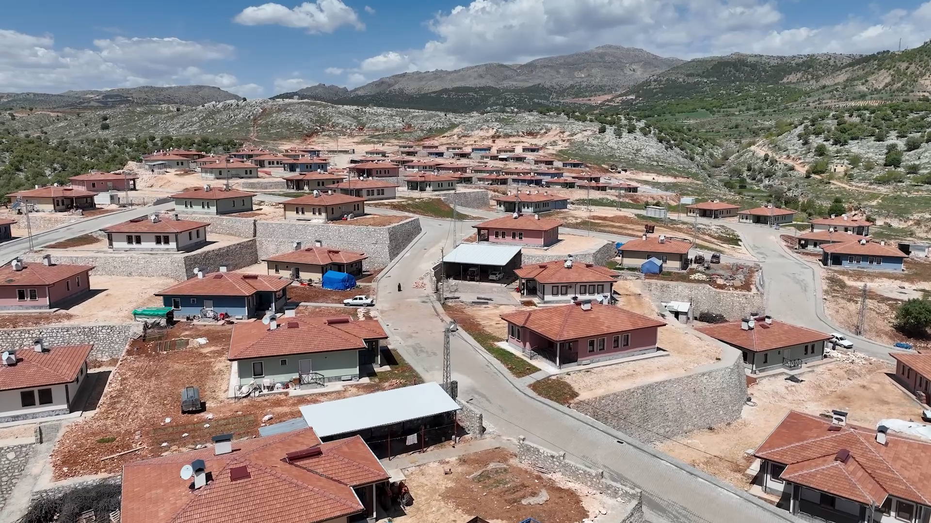 DEPREMZEDE ZELİHA UZUN: YAPAMIYOR DİYENLER BAKSIN; YAPAN NASIL YAPMIŞ