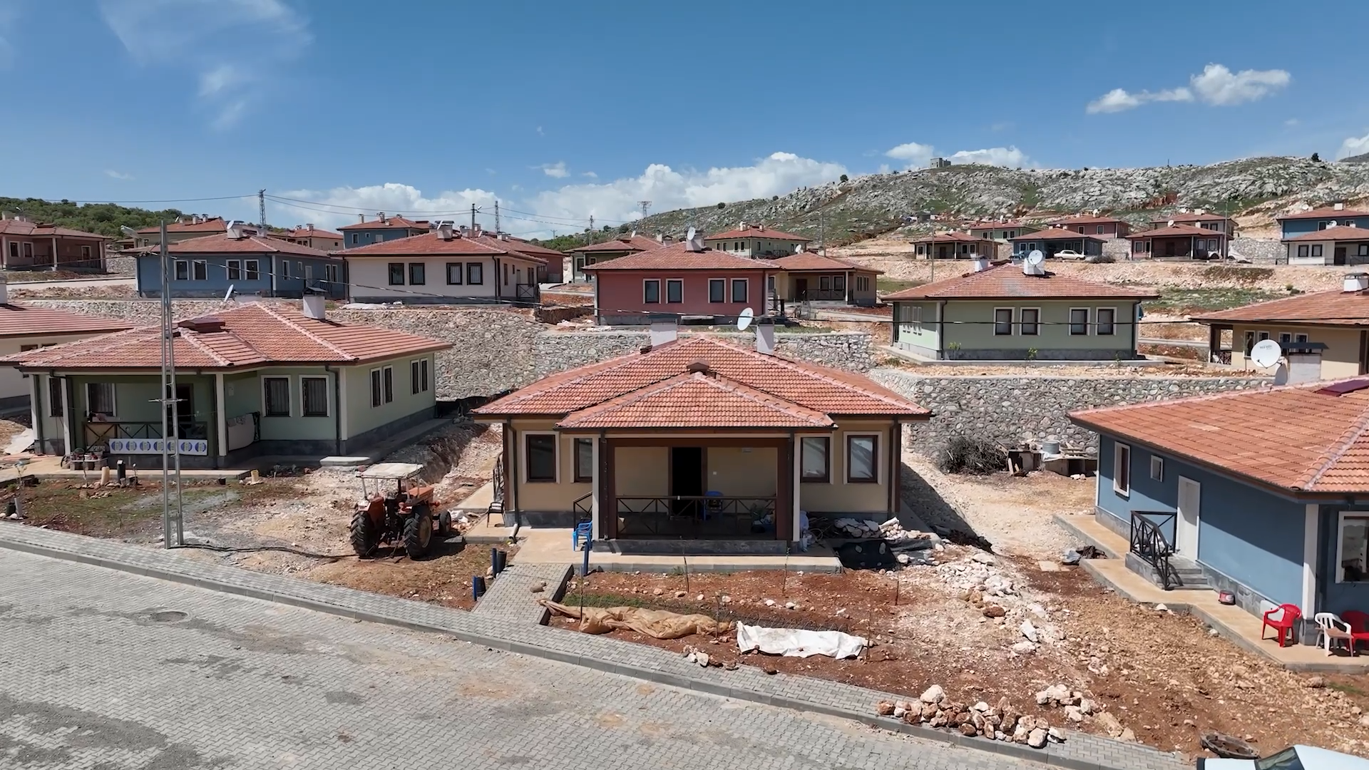 DEPREMZEDE ZELİHA UZUN: YAPAMIYOR DİYENLER BAKSIN; YAPAN NASIL YAPMIŞ