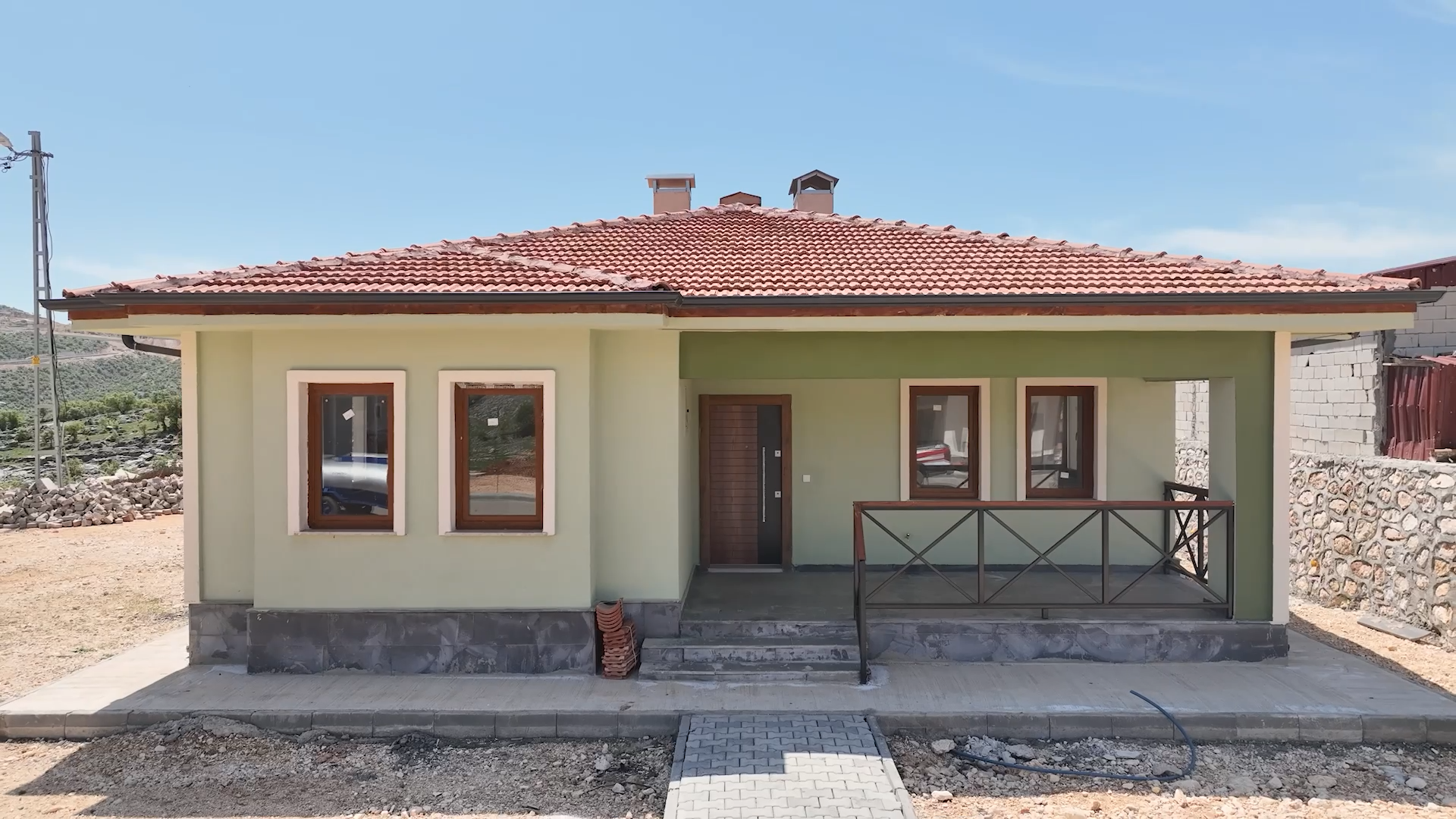 DEPREMZEDE ZELİHA UZUN: YAPAMIYOR DİYENLER BAKSIN; YAPAN NASIL YAPMIŞ
