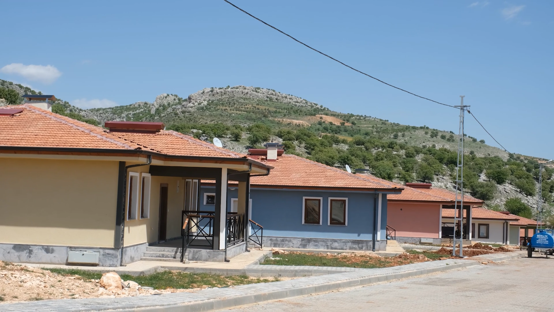 DEPREMZEDE ZELİHA UZUN: YAPAMIYOR DİYENLER BAKSIN; YAPAN NASIL YAPMIŞ