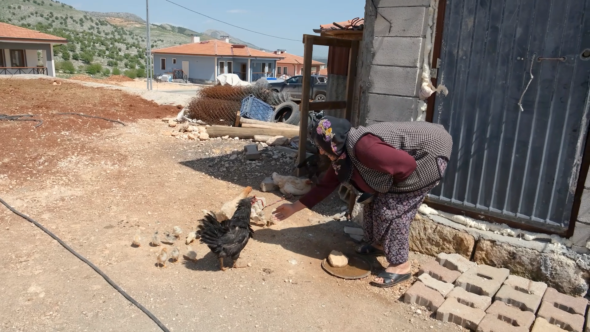 DEPREMZEDE ZELİHA UZUN: YAPAMIYOR DİYENLER BAKSIN; YAPAN NASIL YAPMIŞ