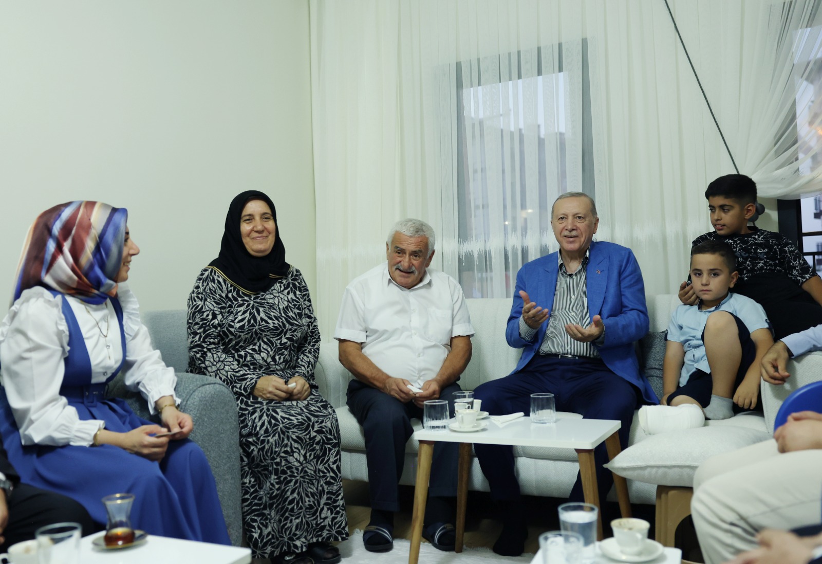 DEPREMZEDE AİLEYE YENİ EV ZİYARETİ