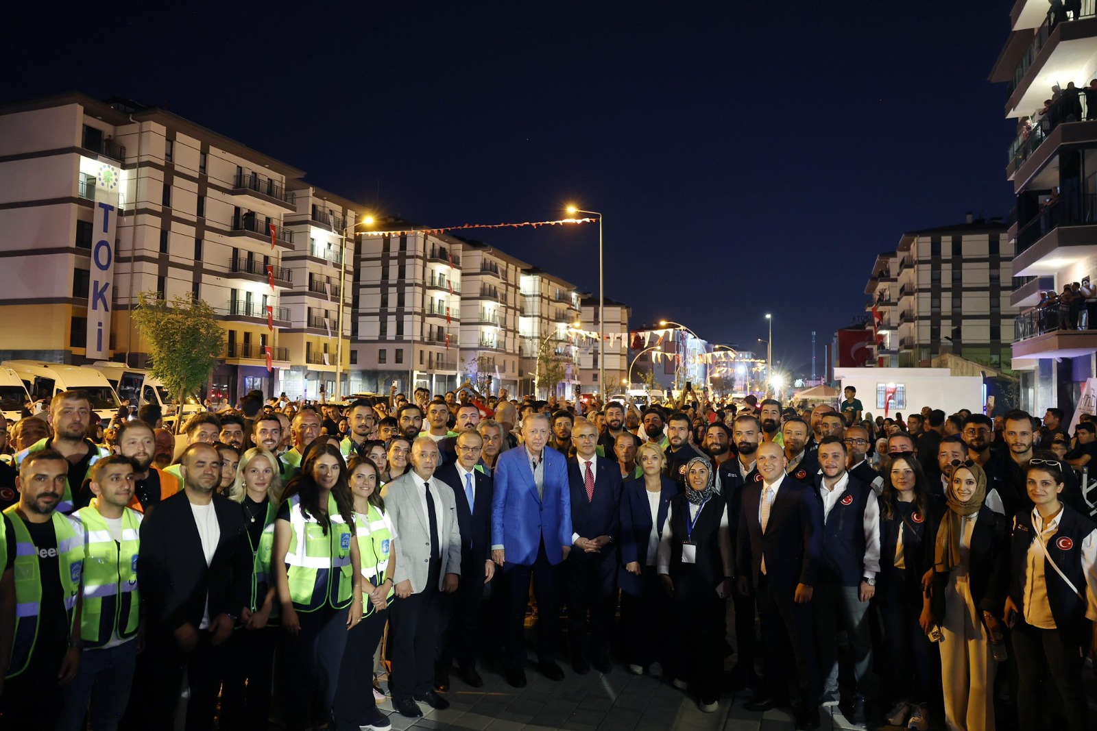 DEPREMZEDE AİLEYE YENİ EV ZİYARETİ