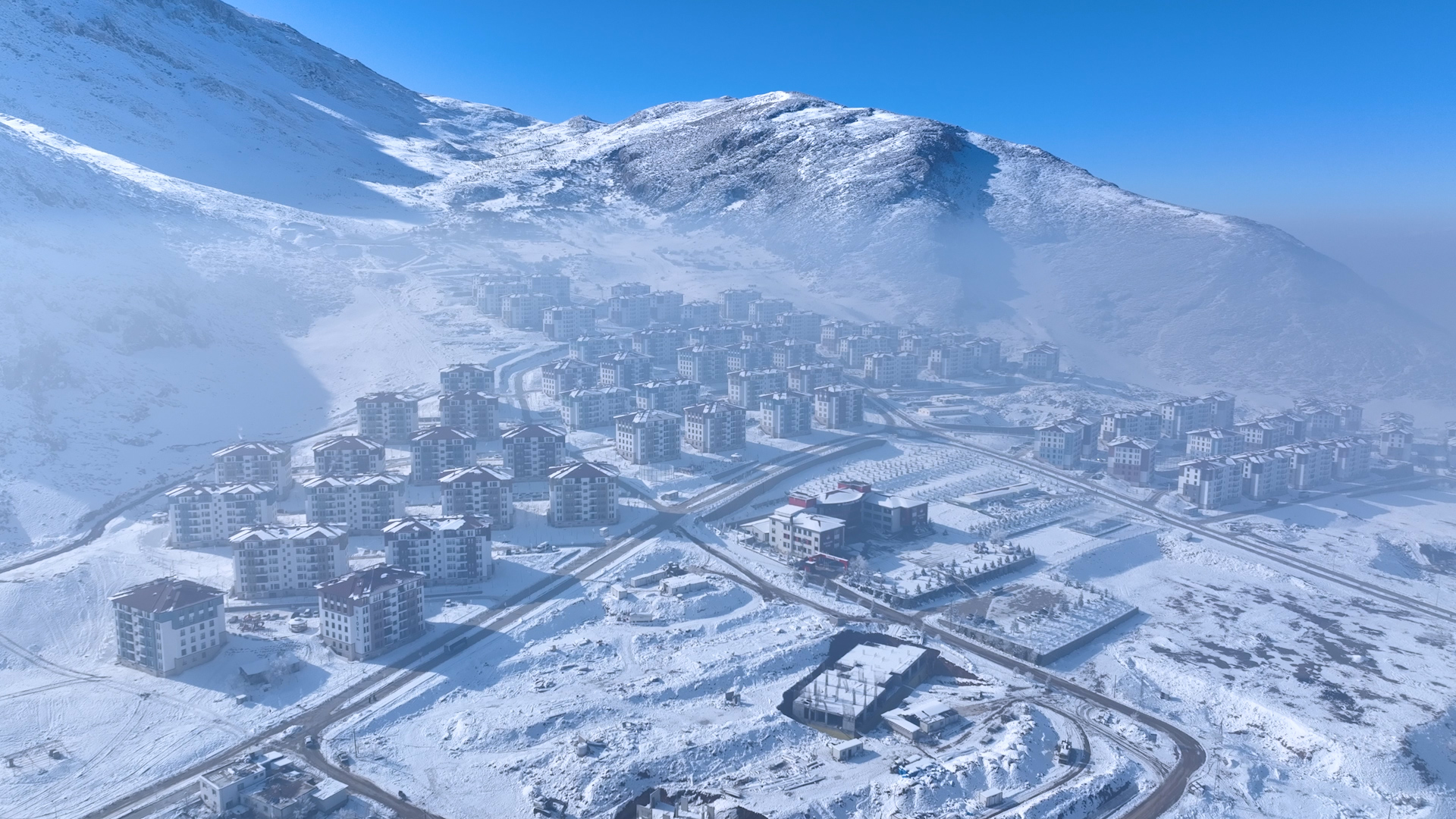 ELBİSTAN’DA DEPREMZEDELER YENİ YUVALARINA YERLEŞİYOR