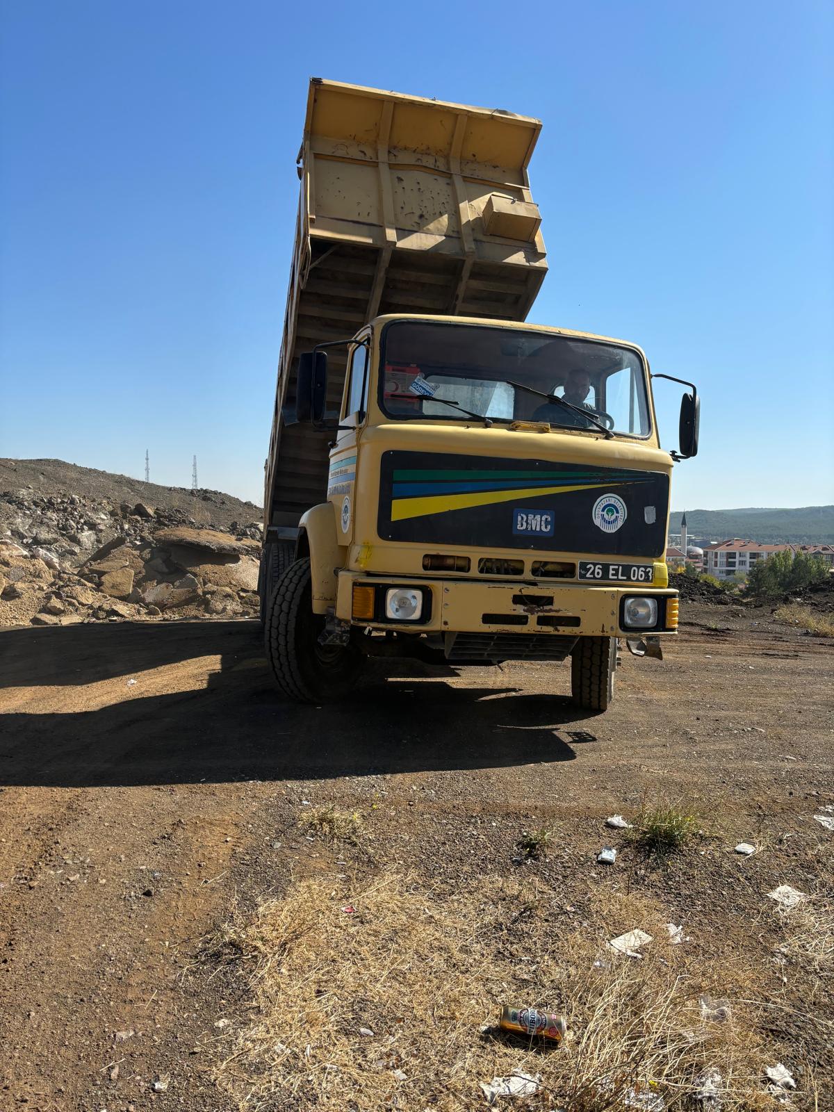 ESKİŞEHİR’DE ASFALT ATIKLARINI ARAZİYE DÖKEN ODUNPAZARI BELEDİYESİ'NE 1 MİLYON 299 BİN TL CEZA UYGULANDI