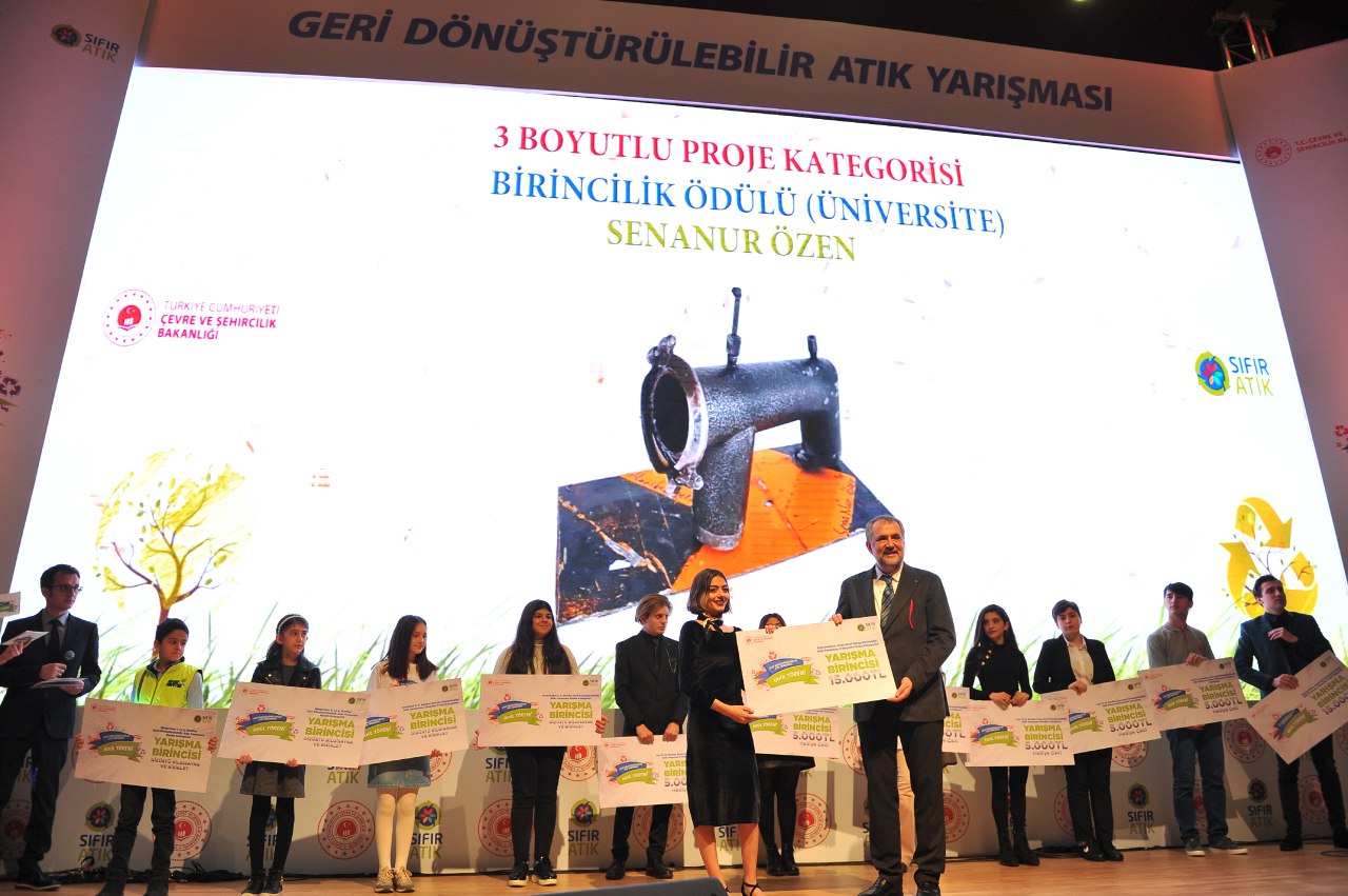 GERİ DÖNÜŞTÜRÜLEBİLİR ATIK YARIŞMASININ ÖDÜL TÖRENİ YAPILDI