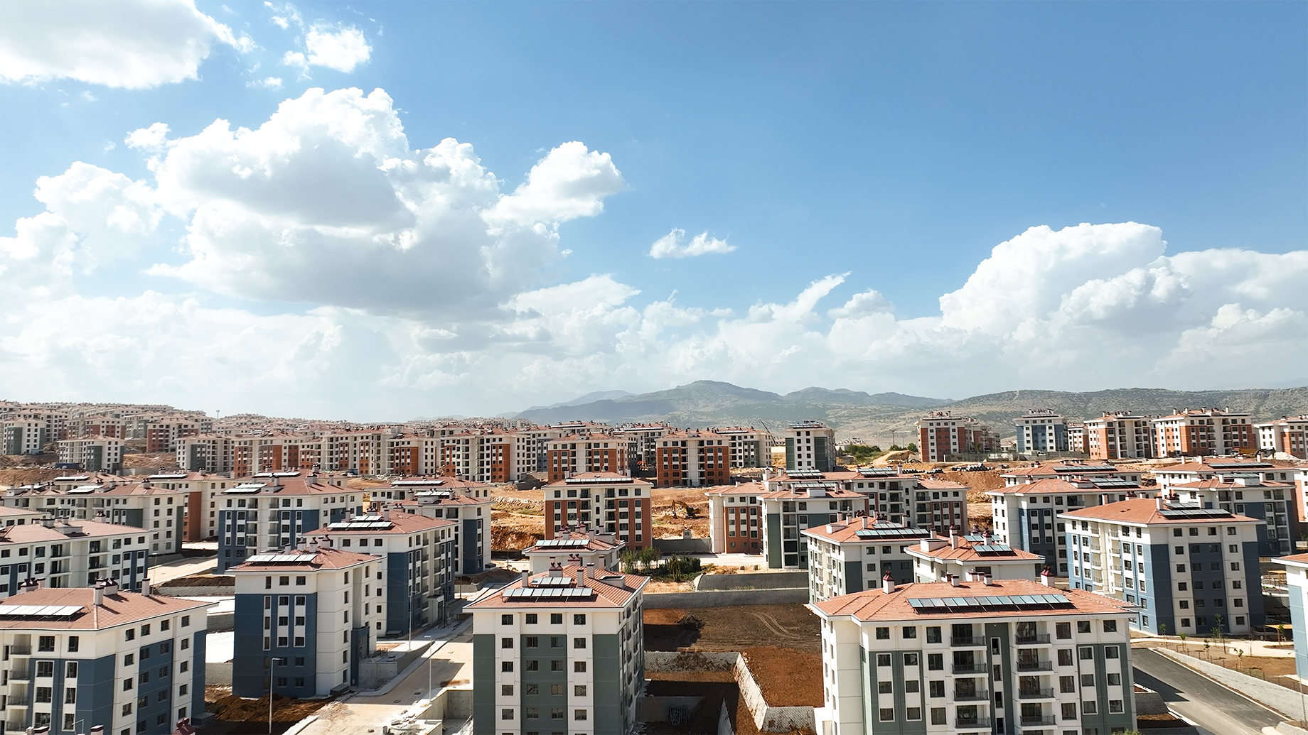 İNDERE’DE ÇİFTE BAYRAM