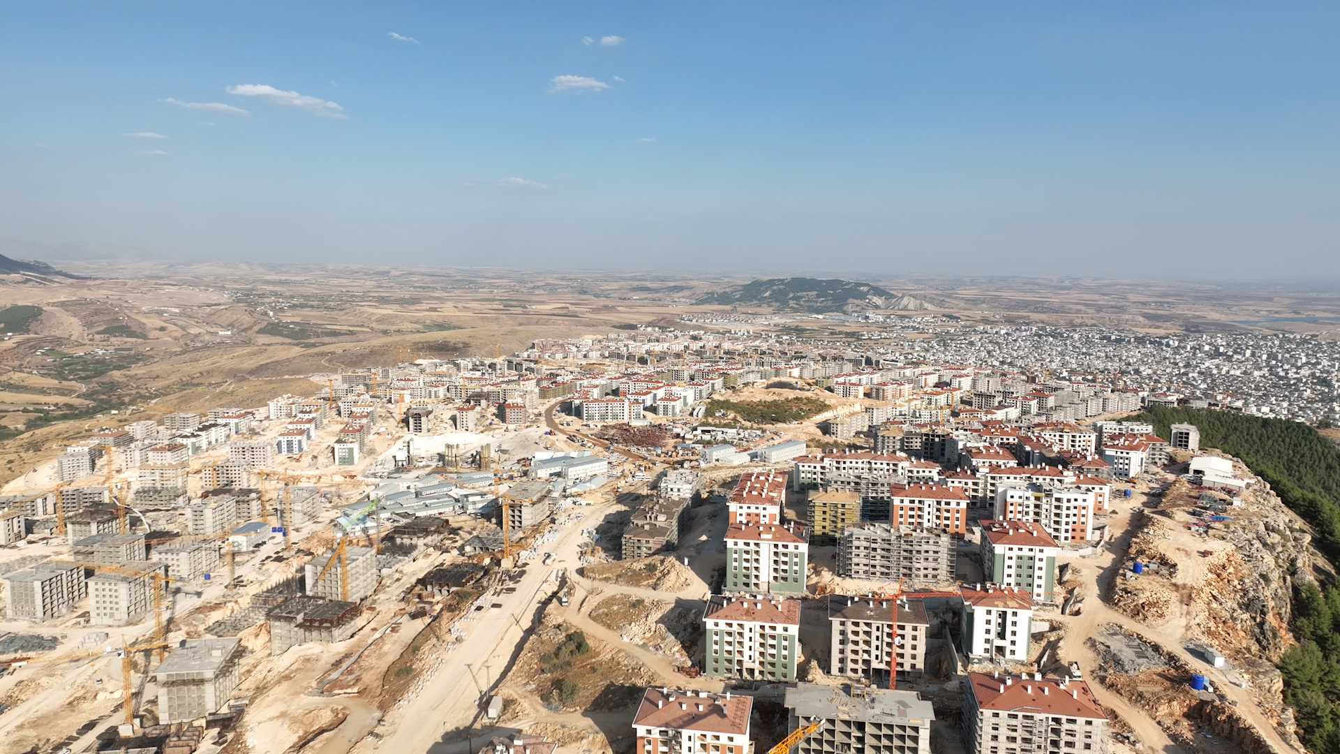 İNDERE'DE KAYA ZEMİNE TÜNEL KALIP SİSTEMİYLE SAĞLAM KONUTLAR İNŞA EDİLİYOR