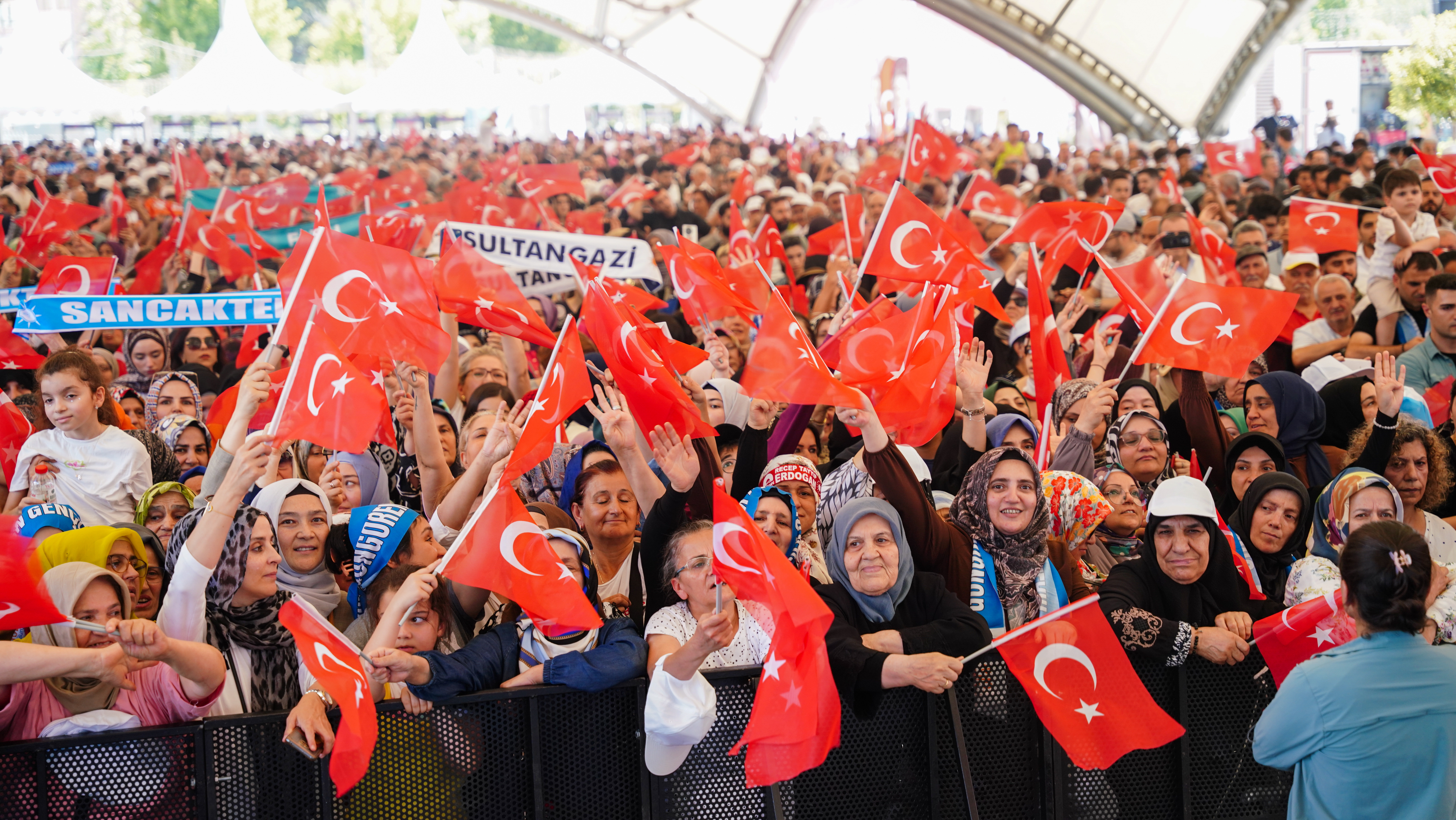 “İSTANBUL’UMUZU KİMSENİN İNSAFINA TERK ETMEYECEĞİZ”
