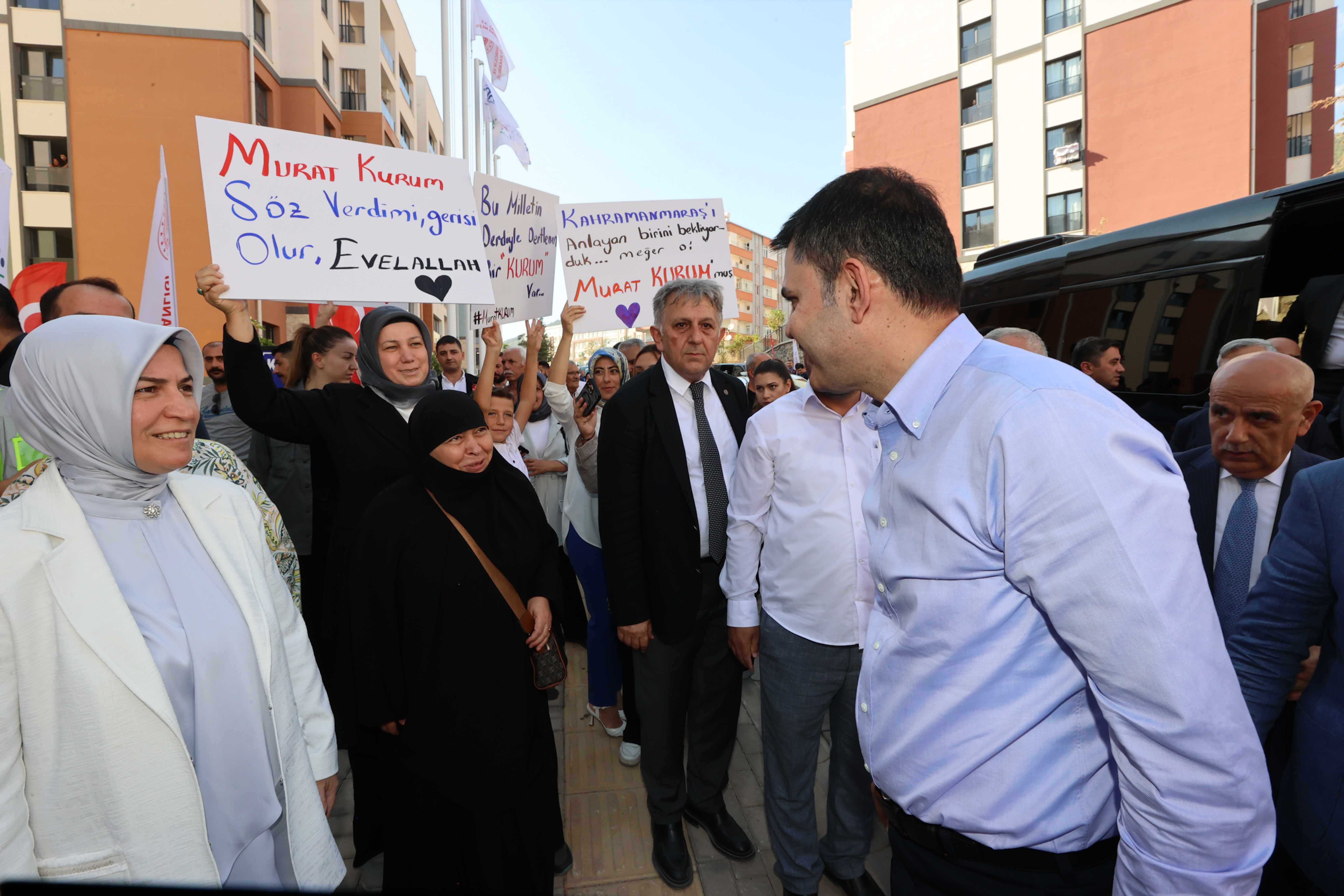 KAHRAMANMARAŞLI AHMET AMCA GÖZYAŞLARIYLA TEŞEKKÜR ETTİ: PAZAR GÜNÜ ANAHTARIMI ALDIM