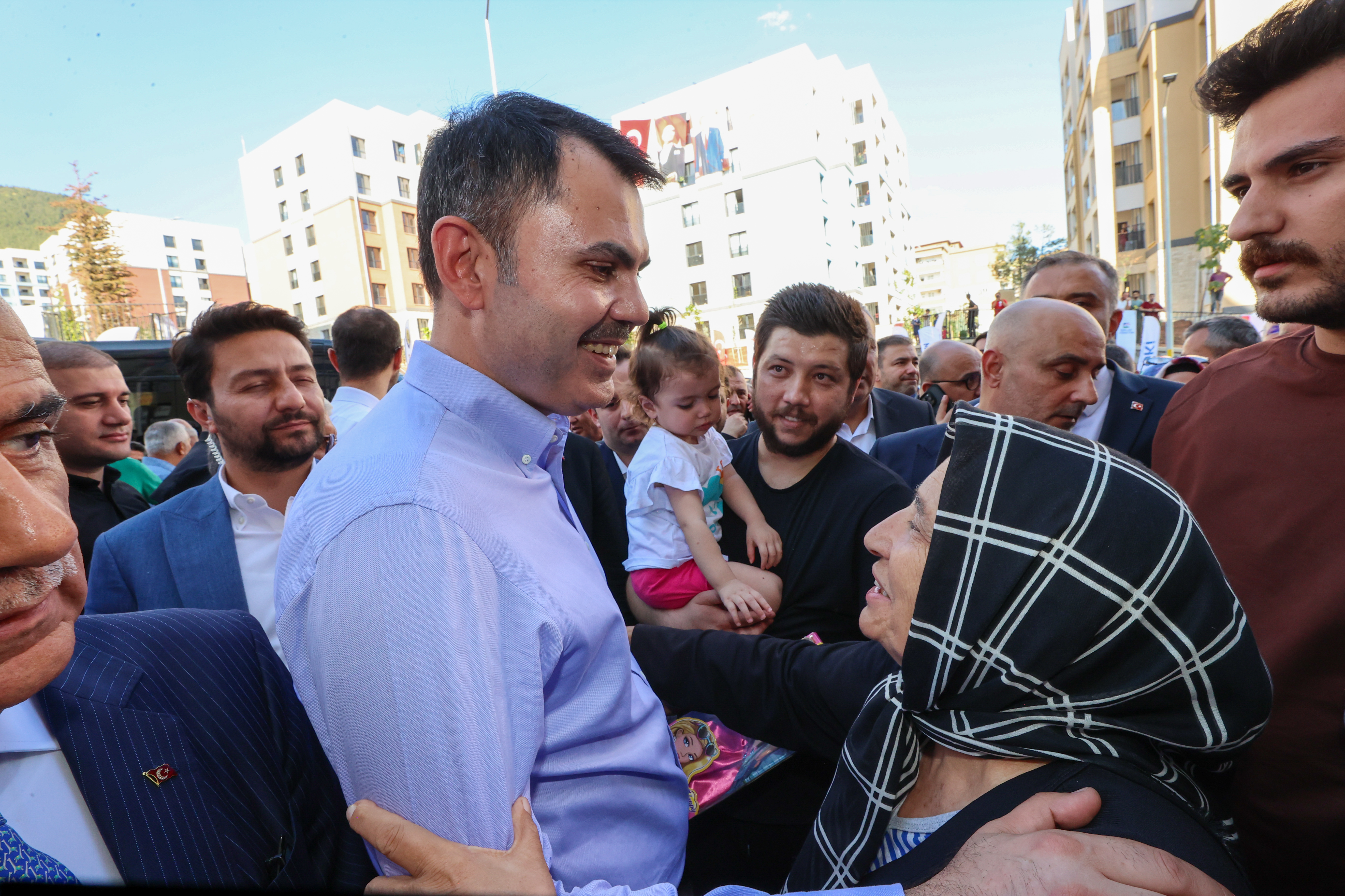 KAHRAMANMARAŞLI AHMET AMCA GÖZYAŞLARIYLA TEŞEKKÜR ETTİ: PAZAR GÜNÜ ANAHTARIMI ALDIM