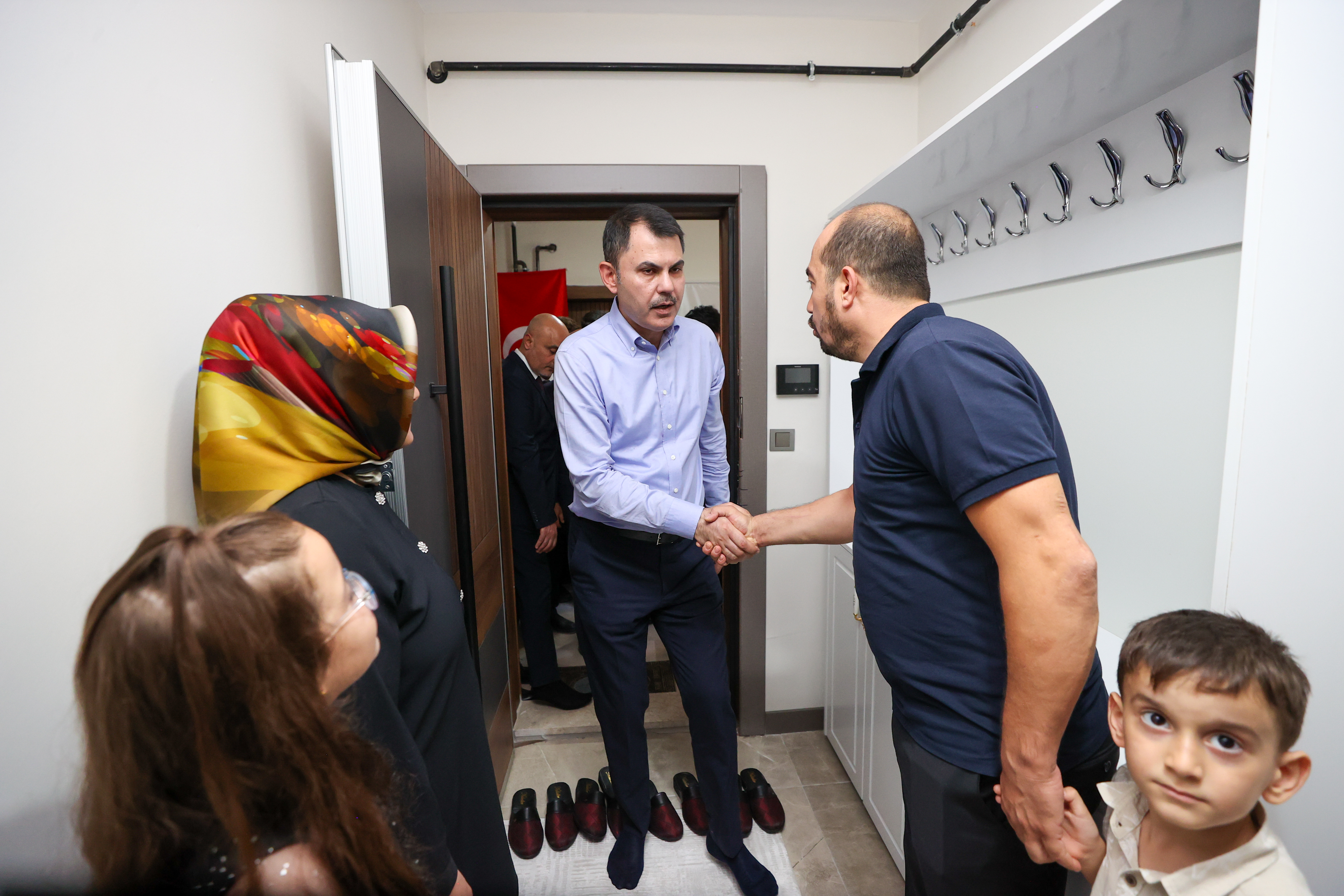 KAHRAMANMARAŞLI AHMET AMCA GÖZYAŞLARIYLA TEŞEKKÜR ETTİ: PAZAR GÜNÜ ANAHTARIMI ALDIM