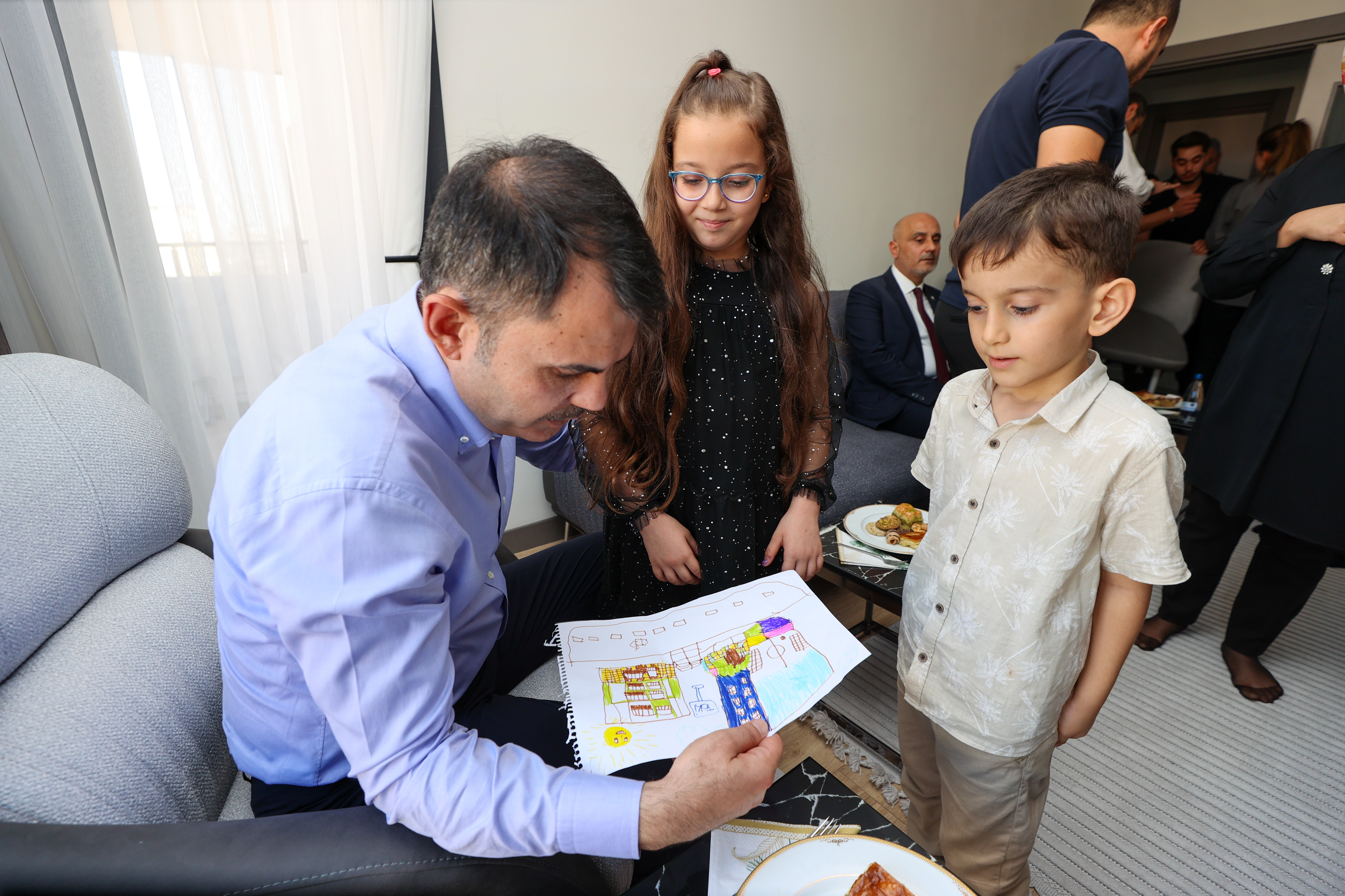 KAHRAMANMARAŞLI AHMET AMCA GÖZYAŞLARIYLA TEŞEKKÜR ETTİ: PAZAR GÜNÜ ANAHTARIMI ALDIM