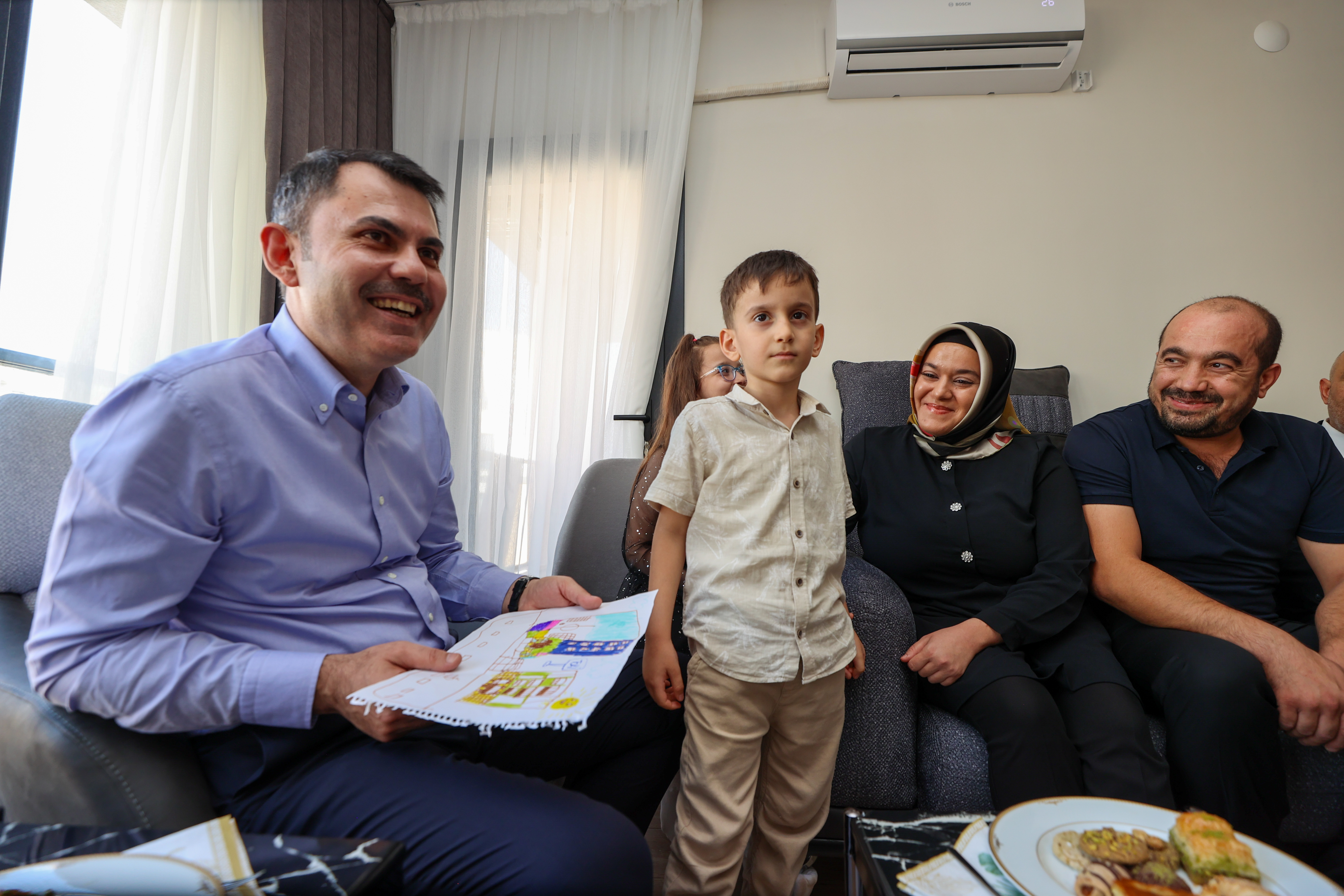 KAHRAMANMARAŞLI AHMET AMCA GÖZYAŞLARIYLA TEŞEKKÜR ETTİ: PAZAR GÜNÜ ANAHTARIMI ALDIM