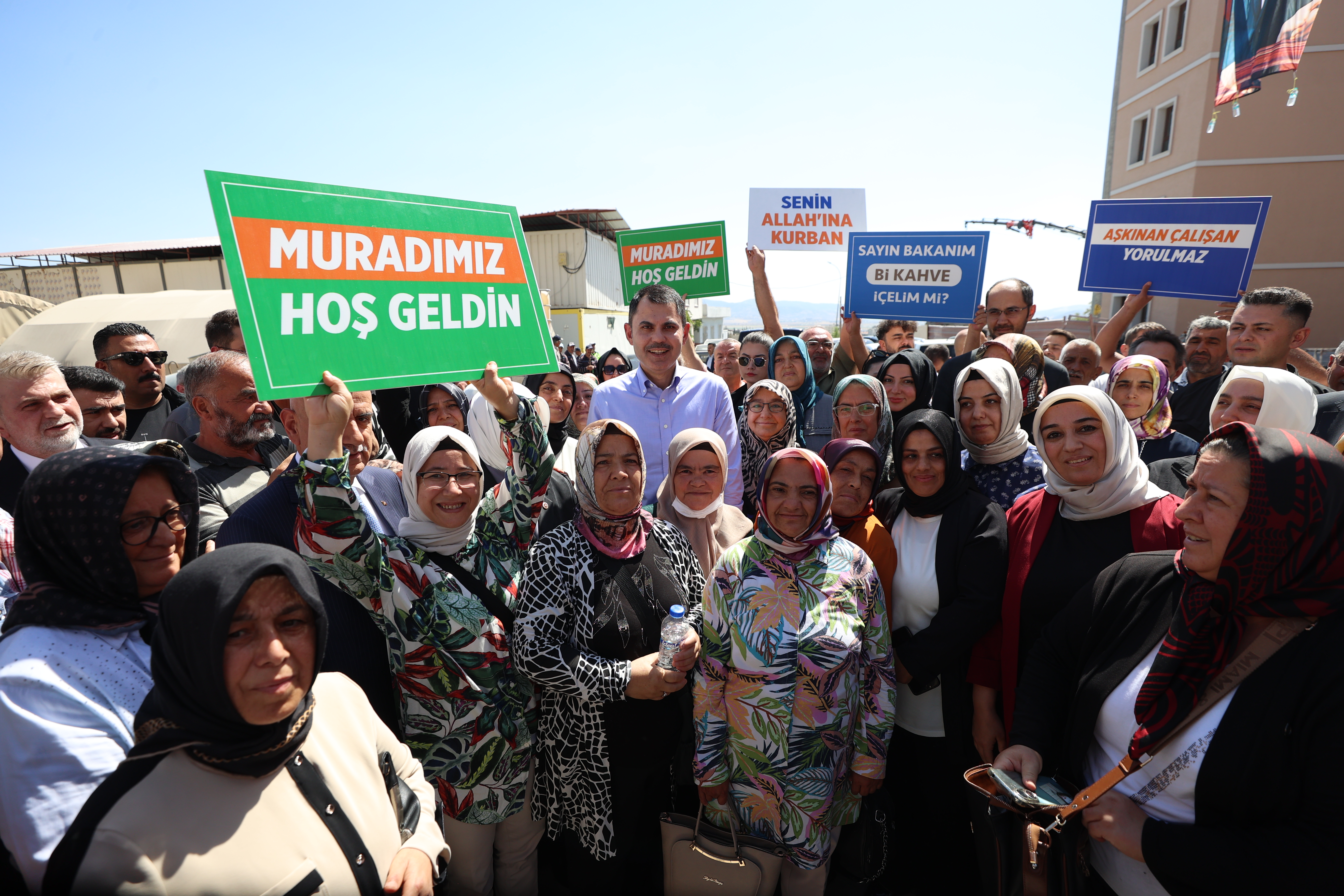 KAHRAMANMARAŞLI AHMET AMCA GÖZYAŞLARIYLA TEŞEKKÜR ETTİ: PAZAR GÜNÜ ANAHTARIMI ALDIM
