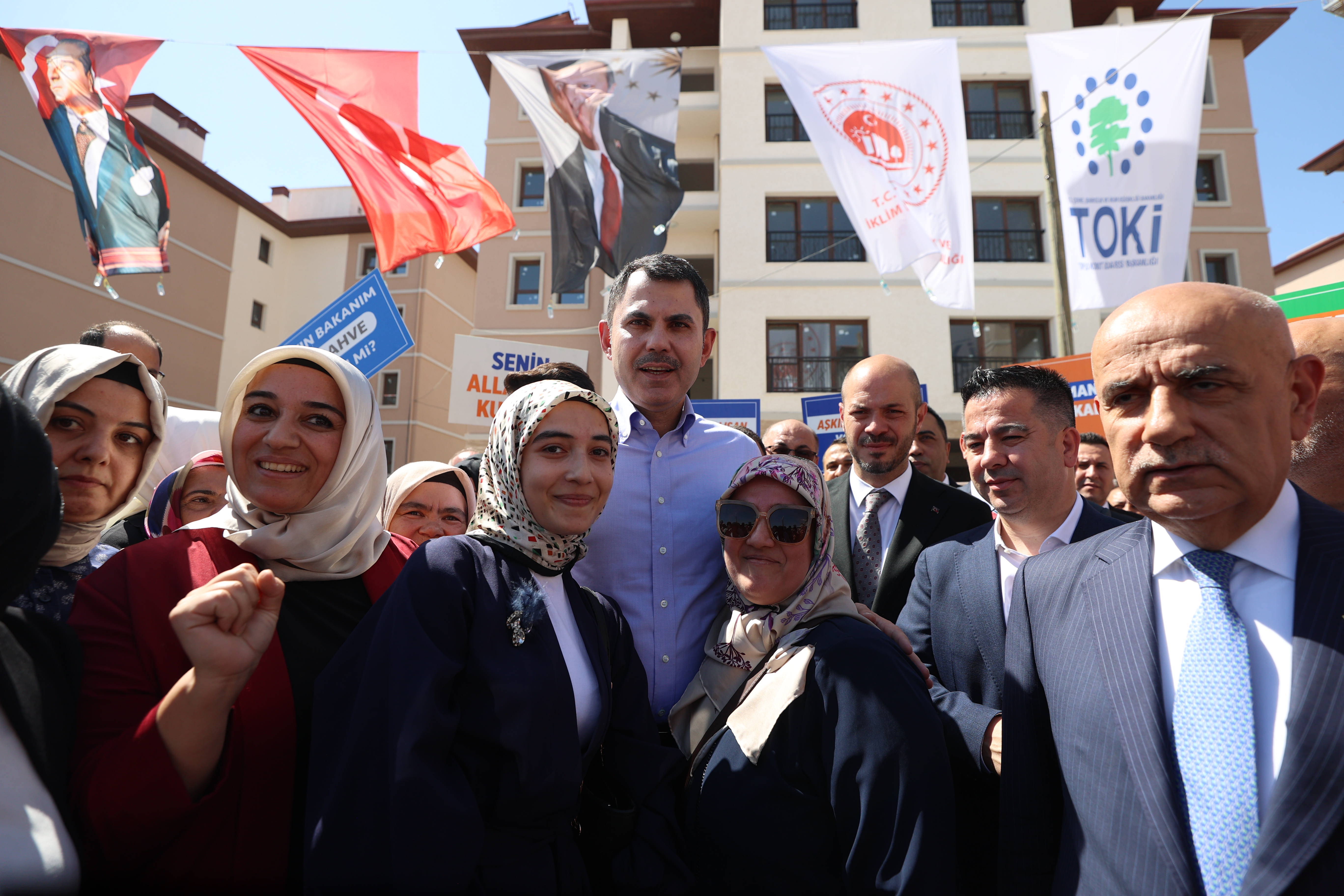 KAHRAMANMARAŞLI AHMET AMCA GÖZYAŞLARIYLA TEŞEKKÜR ETTİ: PAZAR GÜNÜ ANAHTARIMI ALDIM
