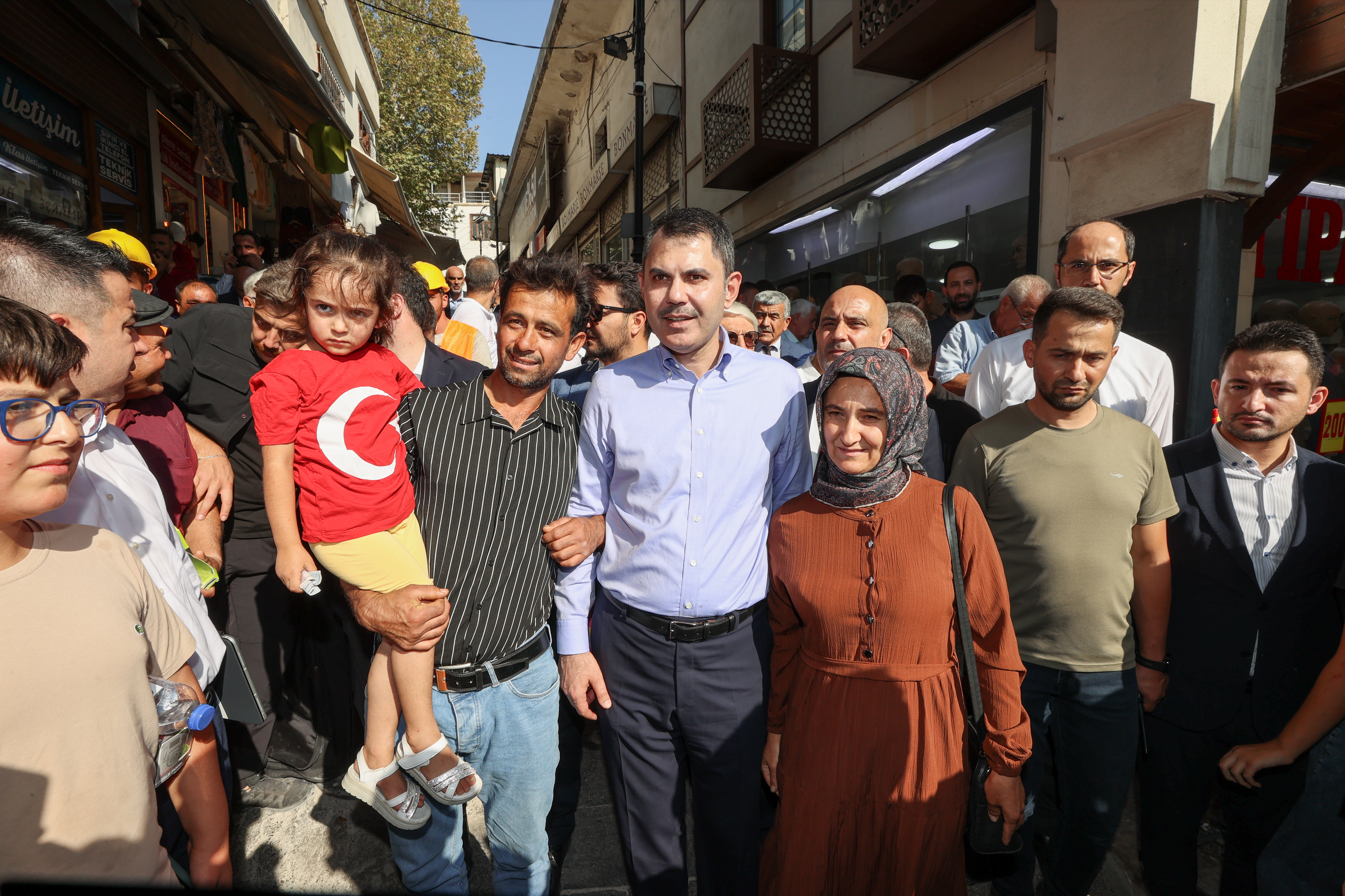 KAHRAMANMARAŞLI AHMET AMCA GÖZYAŞLARIYLA TEŞEKKÜR ETTİ: PAZAR GÜNÜ ANAHTARIMI ALDIM