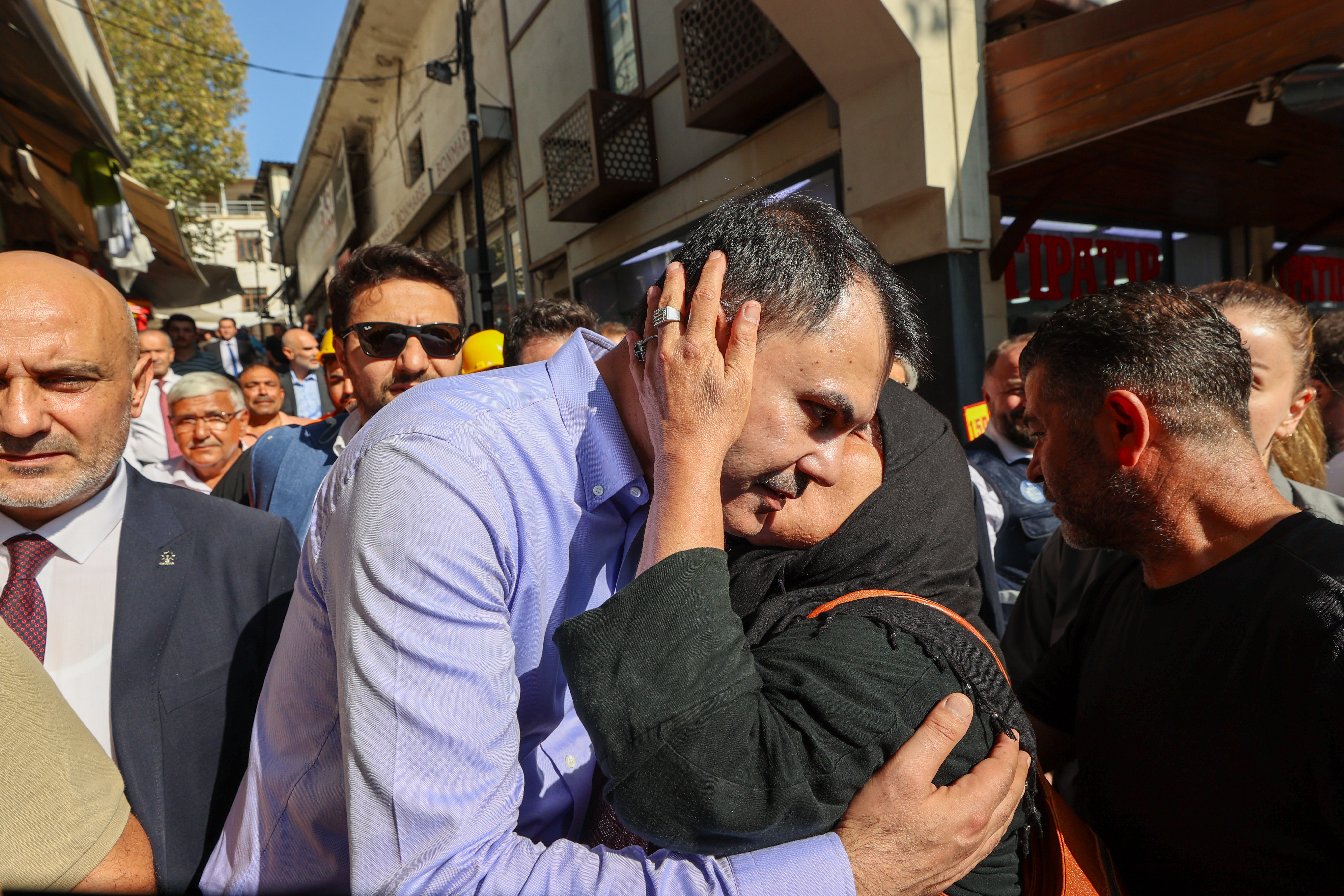 KAHRAMANMARAŞLI AHMET AMCA GÖZYAŞLARIYLA TEŞEKKÜR ETTİ: PAZAR GÜNÜ ANAHTARIMI ALDIM