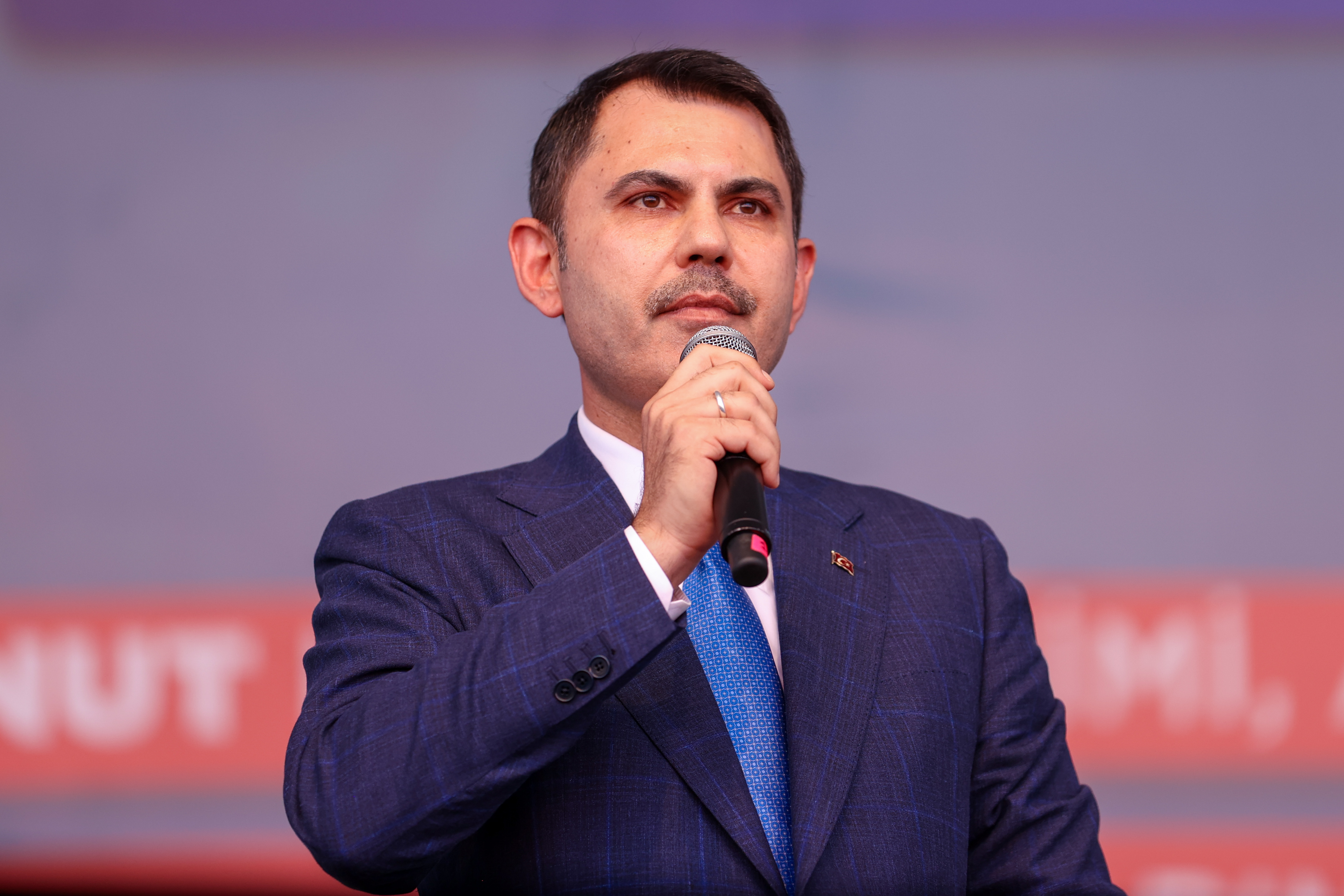 KARANLIK YERİNİ YENİDEN AYDINLIĞA BIRAKIYOR, BAHARI MÜJDELEYEN 300 BİN ÇİÇEK DAHA AÇIYOR
