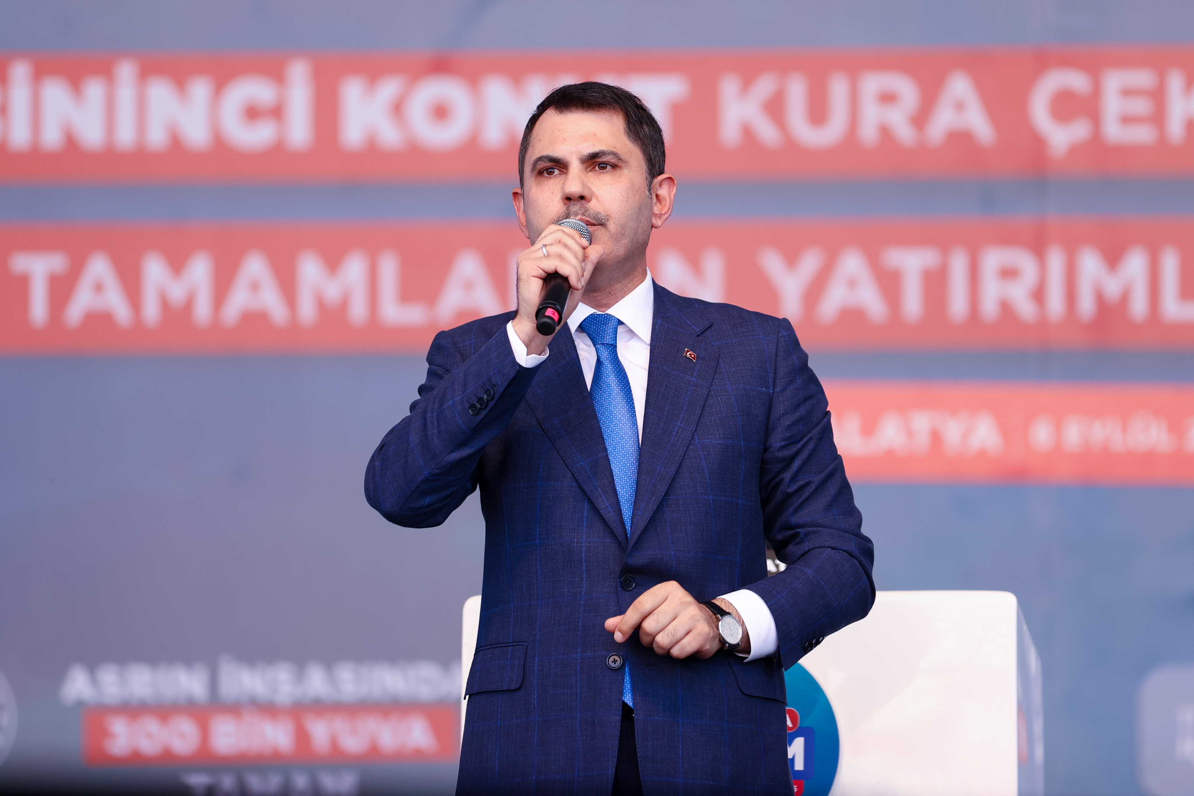 KARANLIK YERİNİ YENİDEN AYDINLIĞA BIRAKIYOR, BAHARI MÜJDELEYEN 300 BİN ÇİÇEK DAHA AÇIYOR