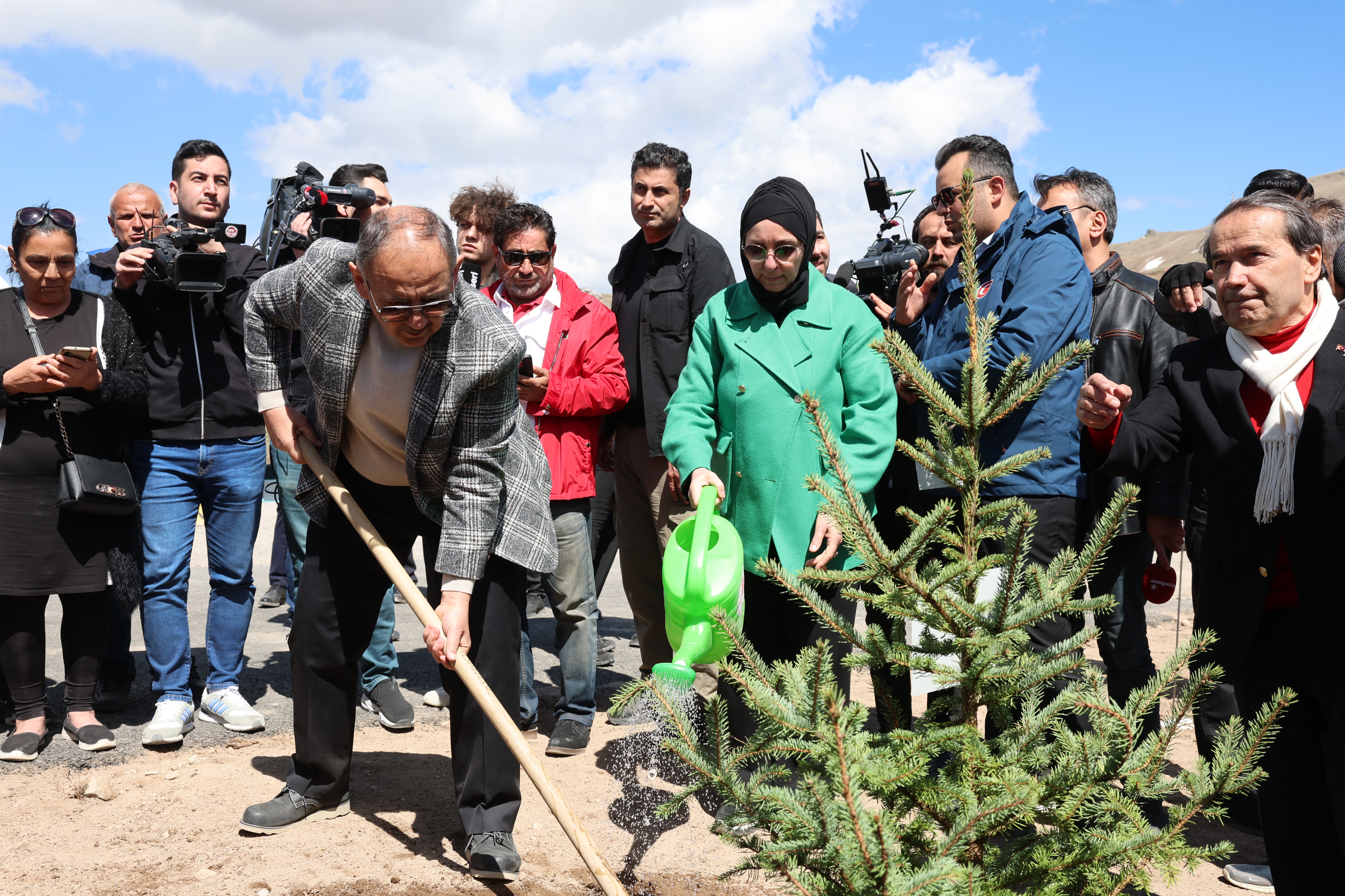 KAYSERİ’DE FİDANLAR 3 AYRI NOKTADA TOPRAKLA BULUŞTU