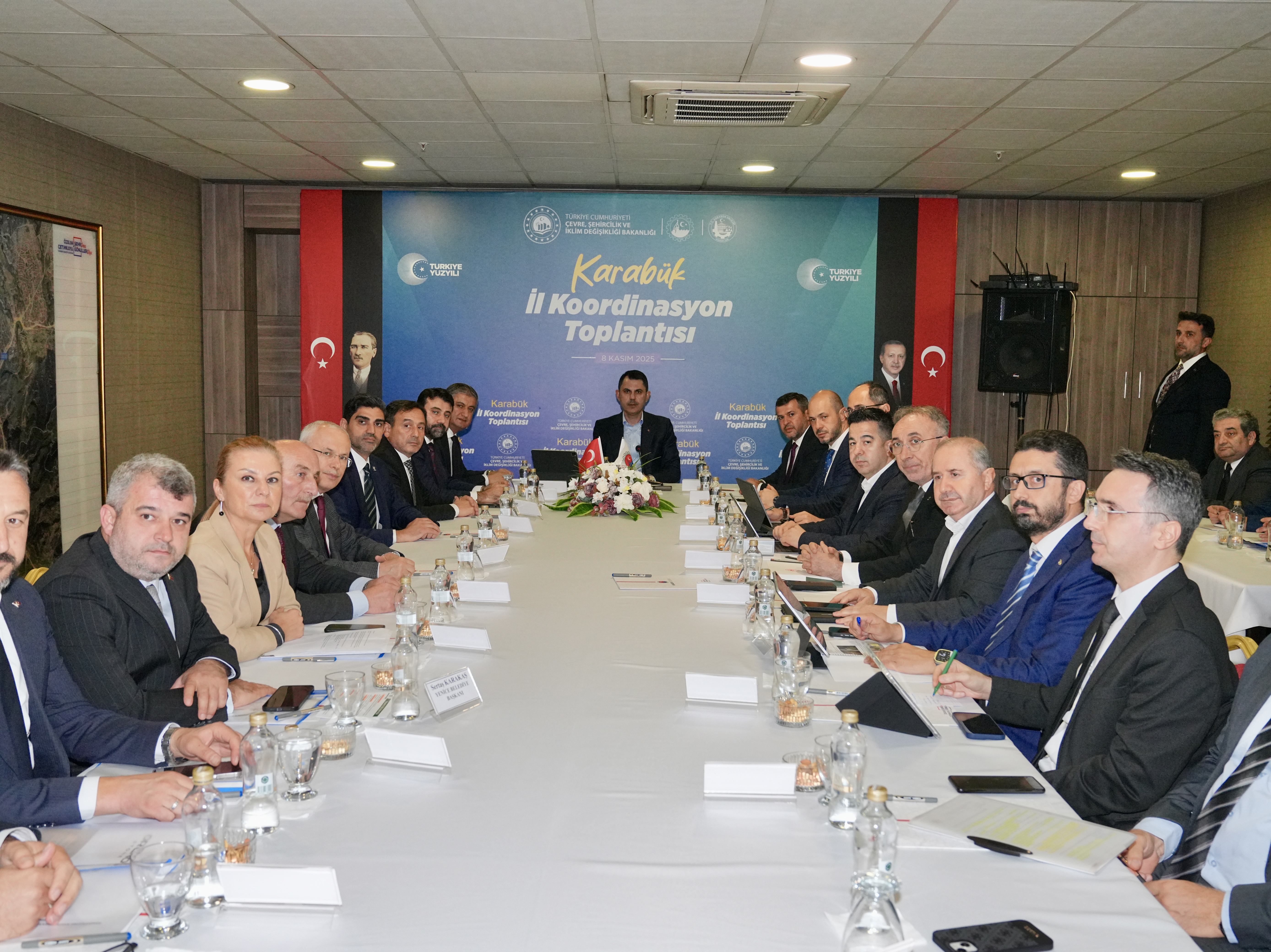 KÖYÜNÜ ALEVLERE TESLİM ETMEK İSTEMEMİŞTİ, YENİ EVLERİN TEMELİNİ BAKAN KURUM İLE BİRLİKTE ATTI