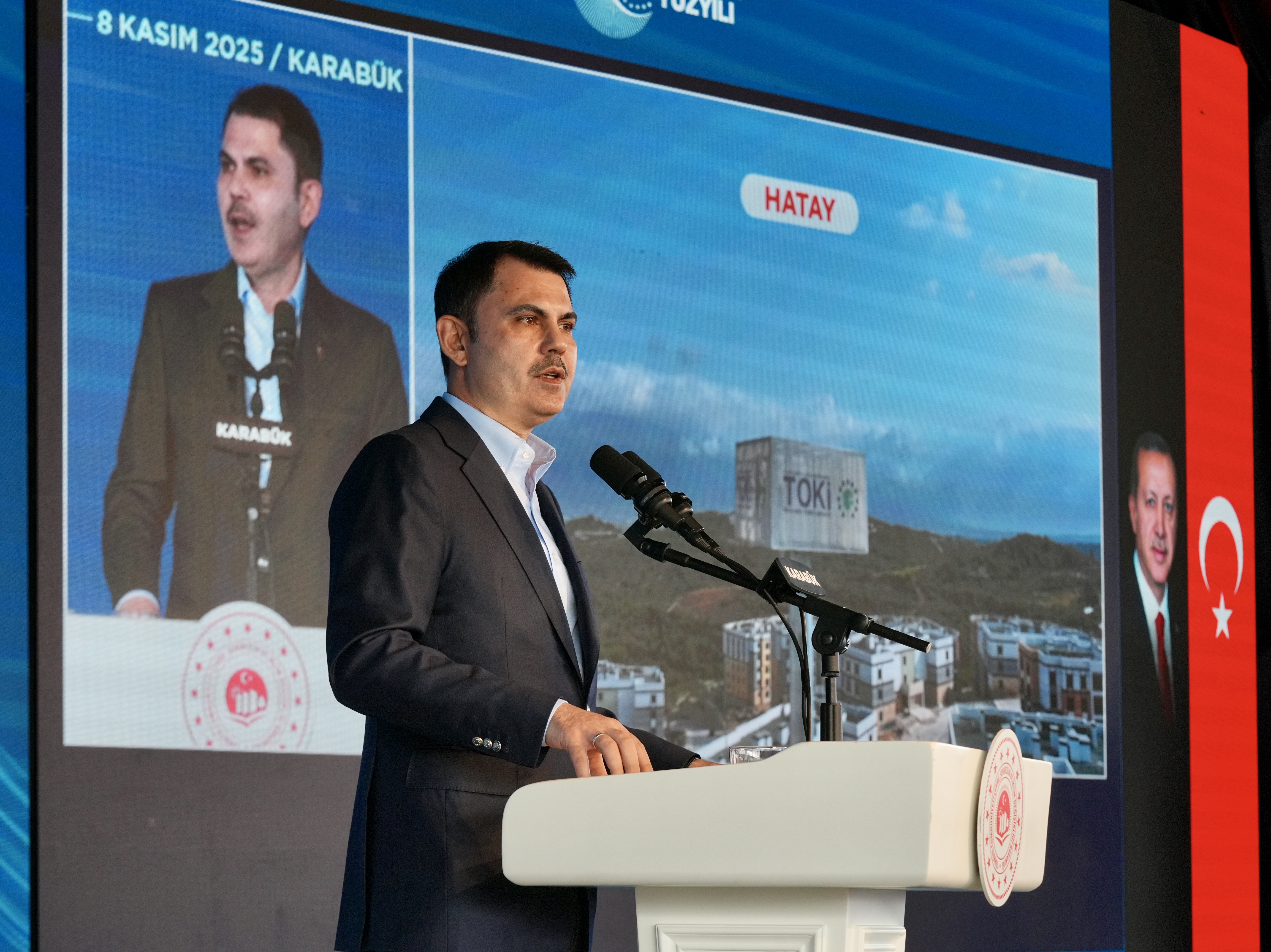 KÖYÜNÜ ALEVLERE TESLİM ETMEK İSTEMEMİŞTİ, YENİ EVLERİN TEMELİNİ BAKAN KURUM İLE BİRLİKTE ATTI