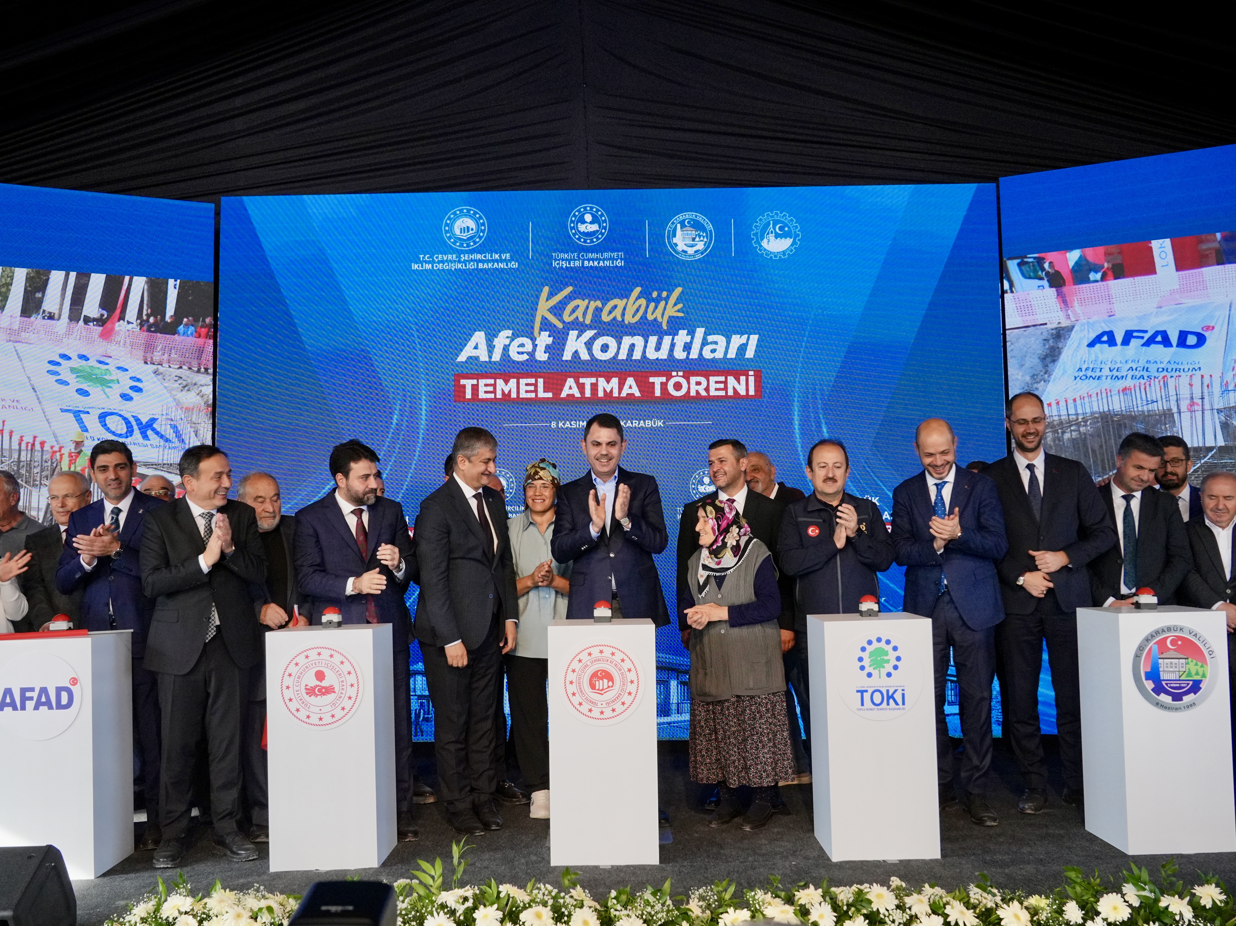 KÖYÜNÜ ALEVLERE TESLİM ETMEK İSTEMEMİŞTİ, YENİ EVLERİN TEMELİNİ BAKAN KURUM İLE BİRLİKTE ATTI