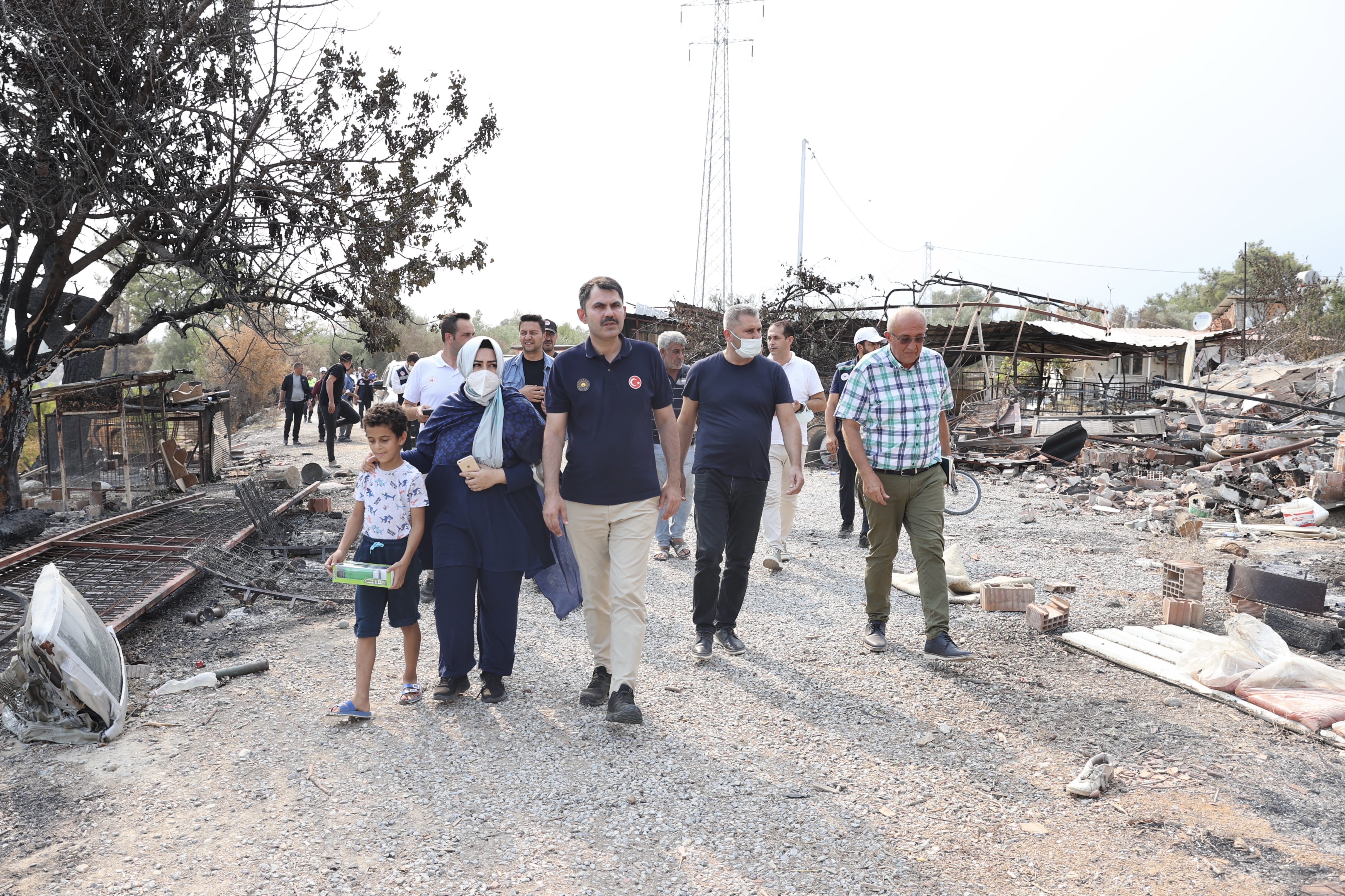 MANAVGAT, YENİDEN AYAĞA KALKIYOR ÇEVRE, ŞEHİRCİLİK VE İKLİM DEĞİŞİKLİĞİ BAKANI MURAT KURUM, MANAVGAT YANGINININ YILDÖNÜMÜNDE KONUŞTU: “BİZLER ÜSTÜMÜZE DÜŞEN NEYSE YAPTIK, YAPMAYA DA DEVAM EDECEĞİZ”