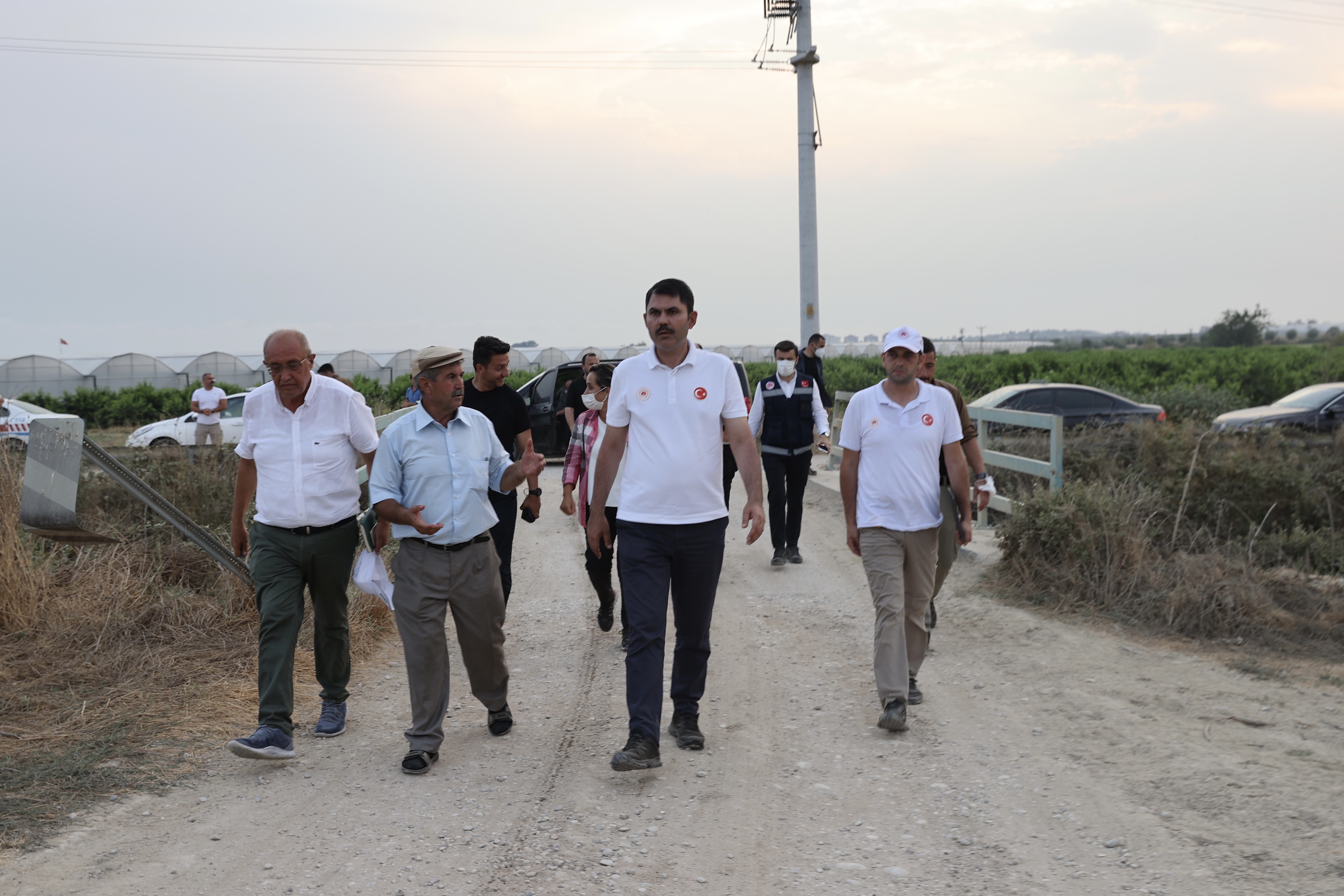 MANAVGAT, YENİDEN AYAĞA KALKIYOR ÇEVRE, ŞEHİRCİLİK VE İKLİM DEĞİŞİKLİĞİ BAKANI MURAT KURUM, MANAVGAT YANGINININ YILDÖNÜMÜNDE KONUŞTU: “BİZLER ÜSTÜMÜZE DÜŞEN NEYSE YAPTIK, YAPMAYA DA DEVAM EDECEĞİZ”