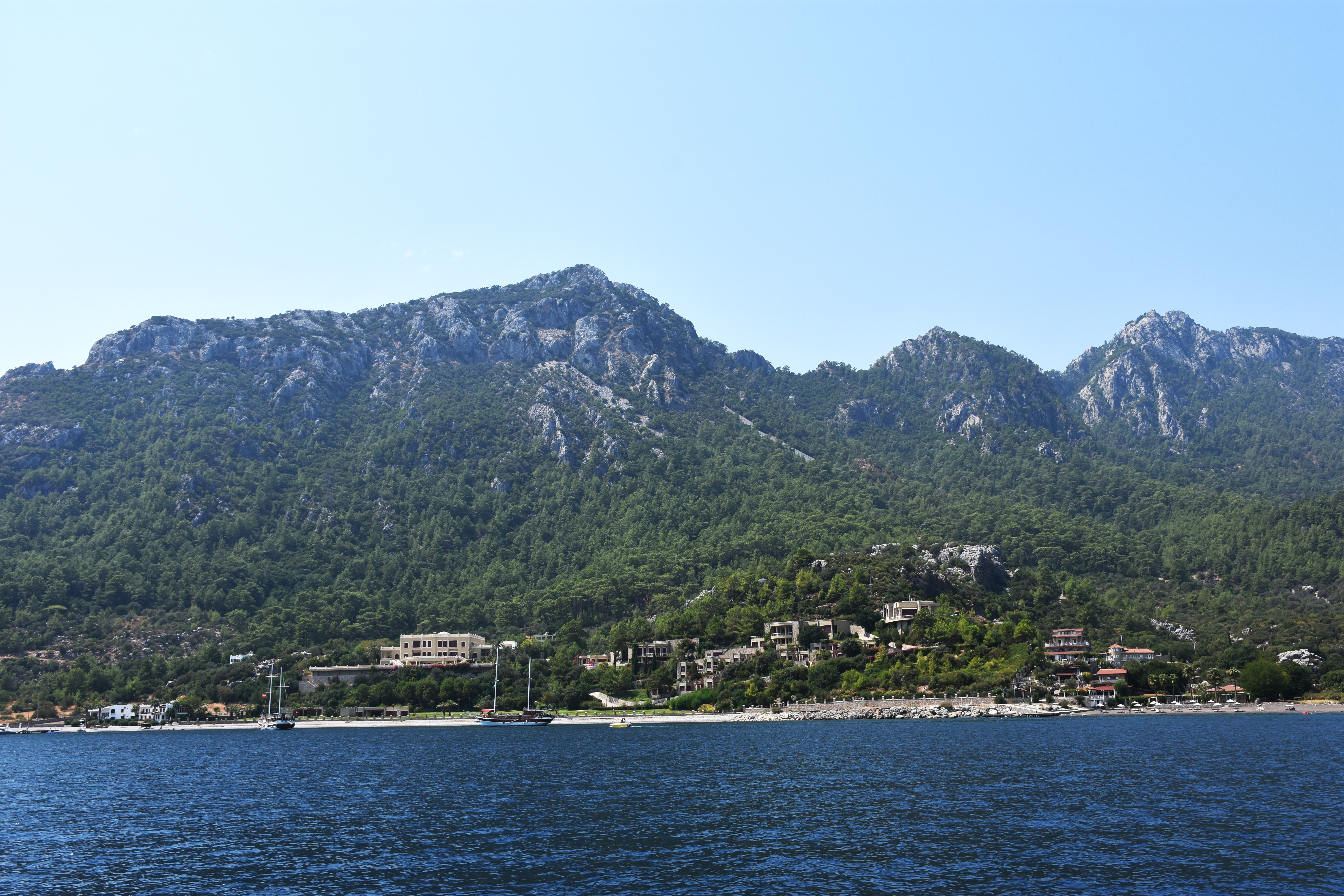 MUĞLA'DA KIYI VE KOYLAR DENİZDEN İNCELENDİ