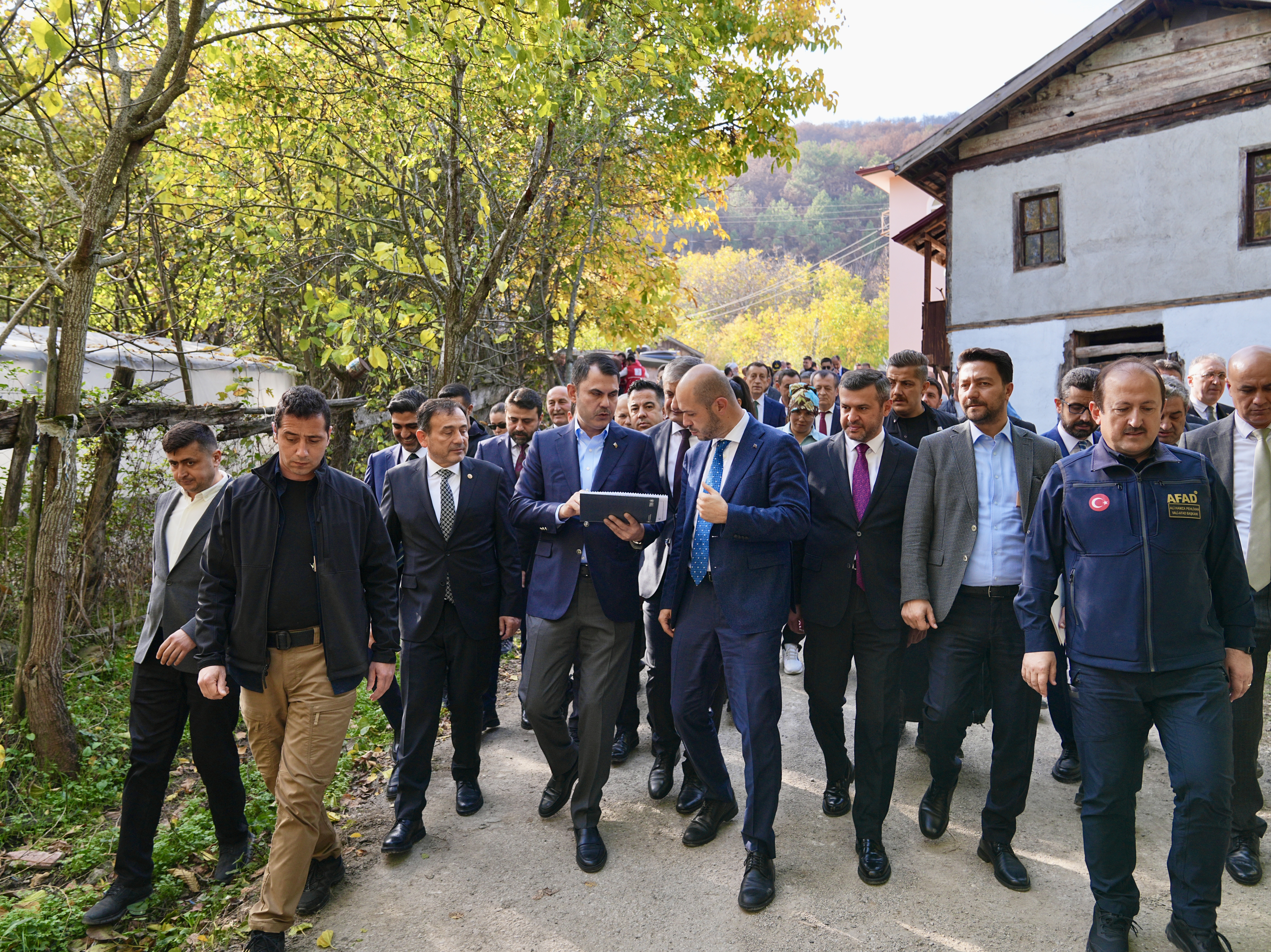 ORMAN YANGININDAN ETKİLENEN KARABÜK’ÜN KAMIŞ KÖYÜ’NDE TEMEL ATMA TÖRENİ