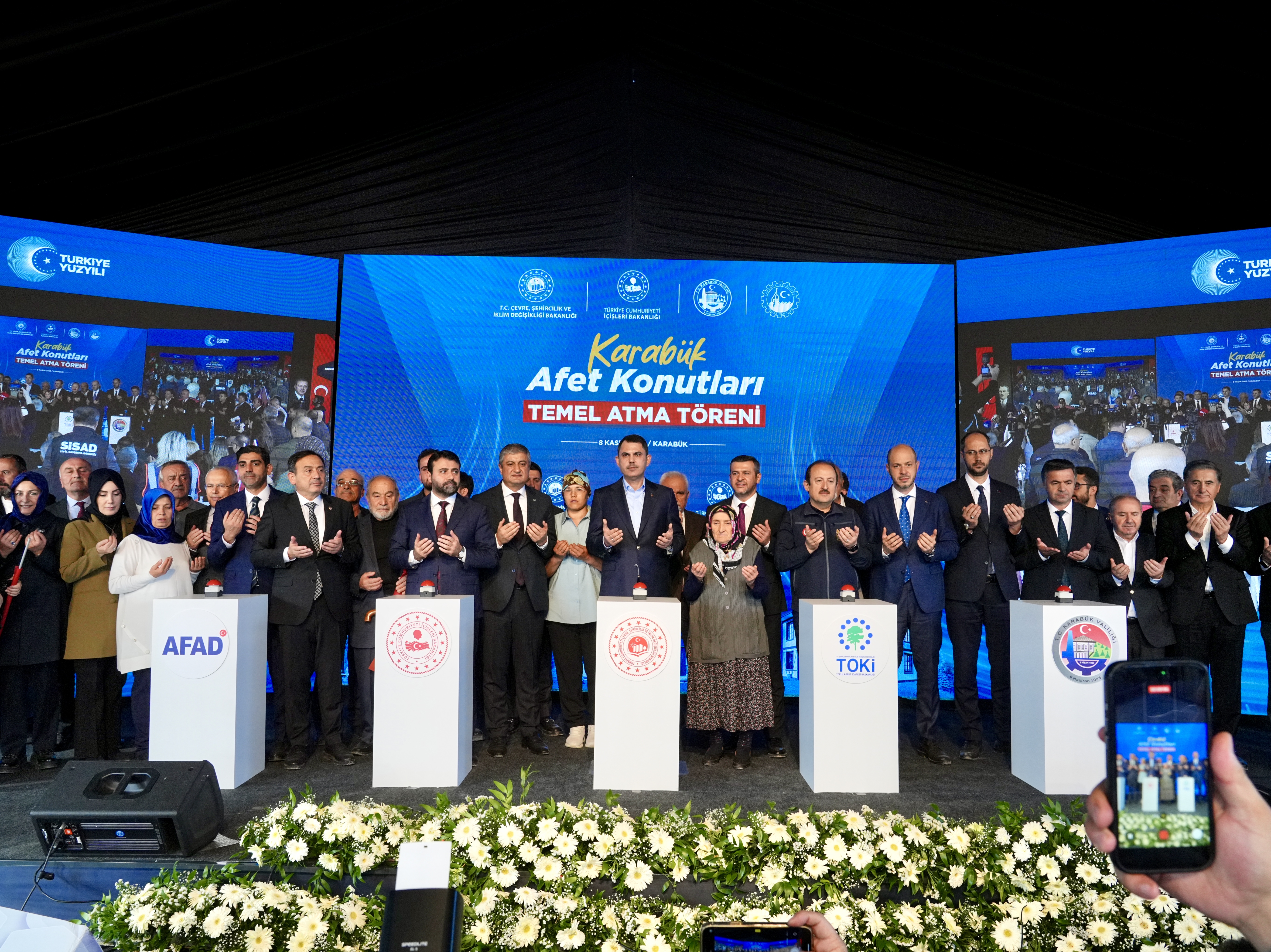 ORMAN YANGININDAN ETKİLENEN KARABÜK’ÜN KAMIŞ KÖYÜ’NDE TEMEL ATMA TÖRENİ