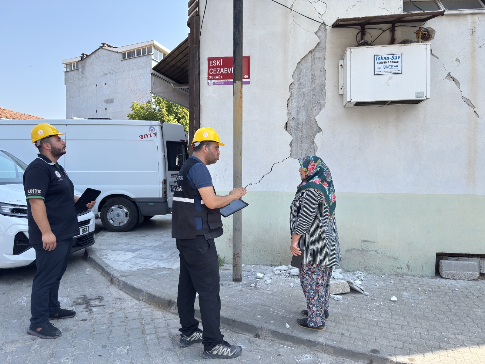 SINDIRGI DEPREMİ SONRASI HASAR TESPİT ÇALIŞMALARI SÜRÜYOR
