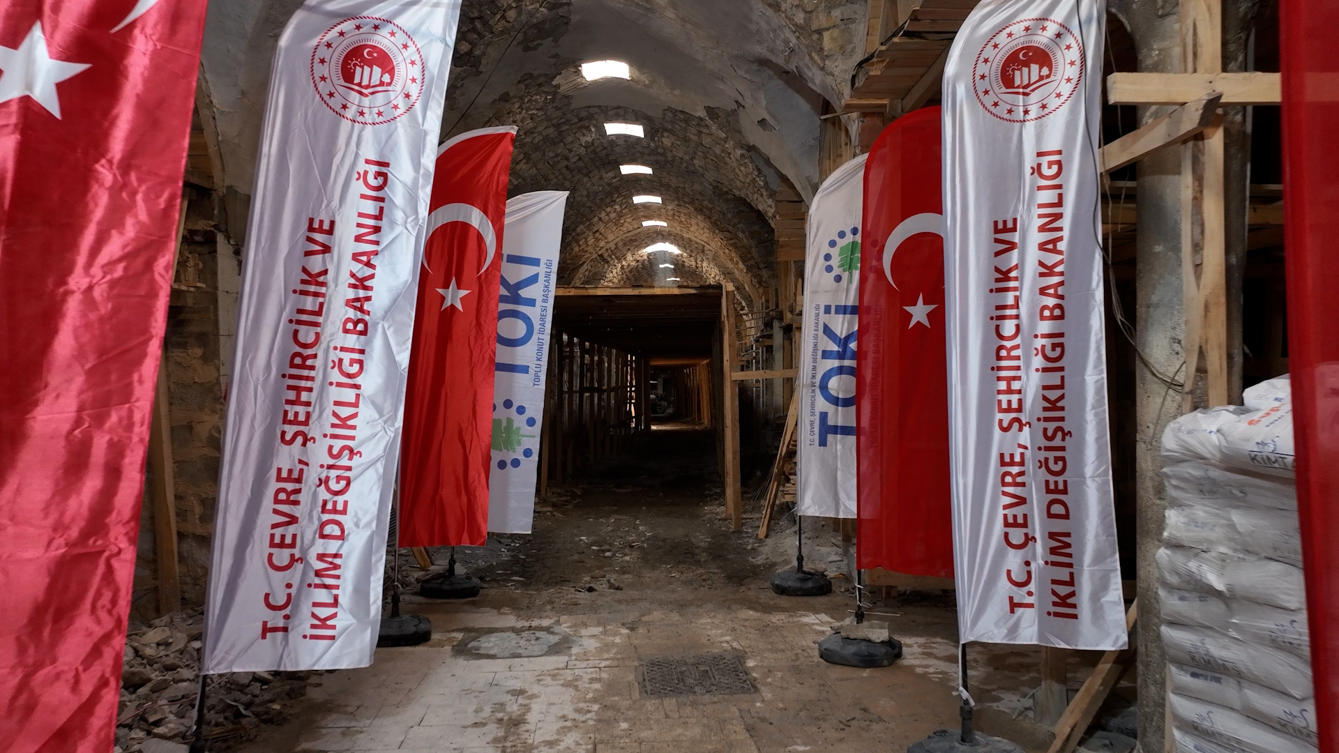 TARİHİ KAPALI ÇARŞI YENİDEN AYAĞA KALKIYOR