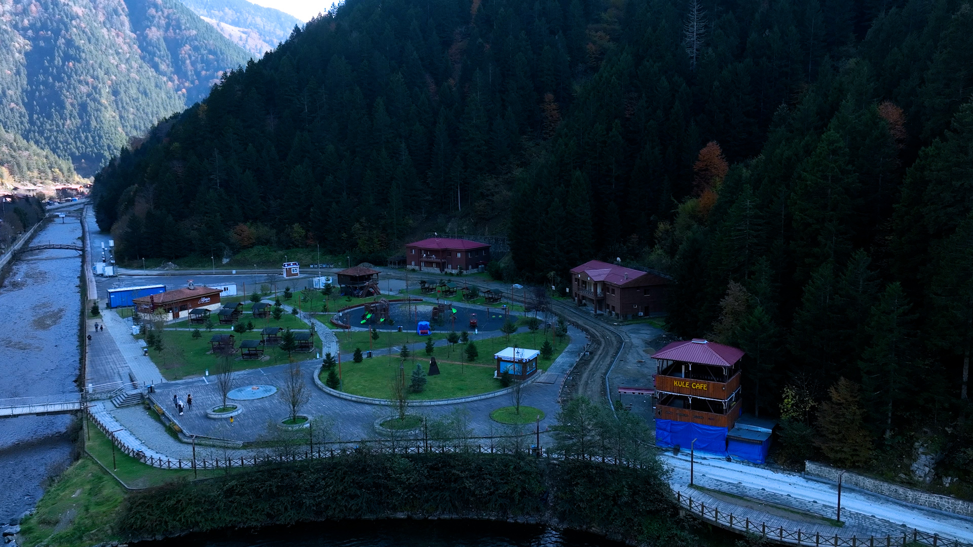 UZUNGÖL’ÜN ÇEVRESİ KAÇAK YAPILARDAN TEMİZLENECEK