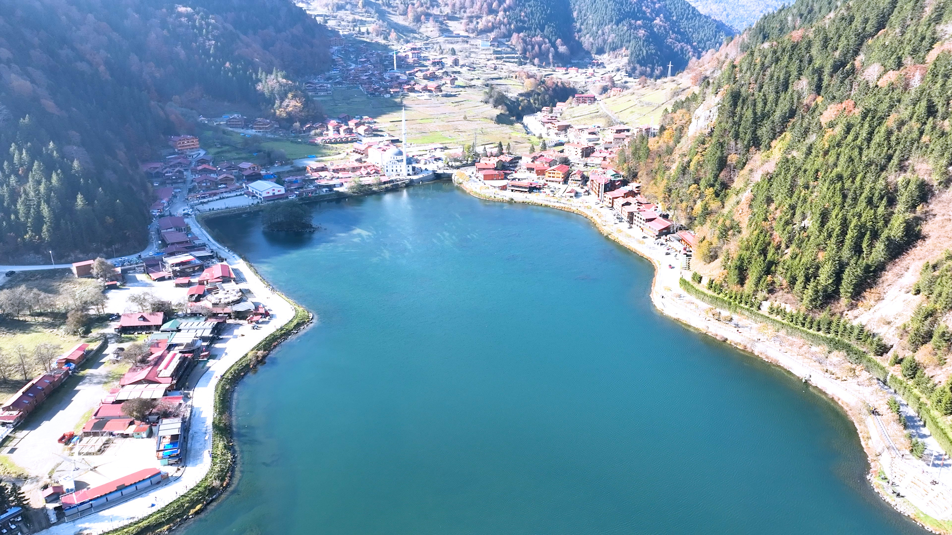 UZUNGÖL’ÜN ÇEVRESİ KAÇAK YAPILARDAN TEMİZLENECEK