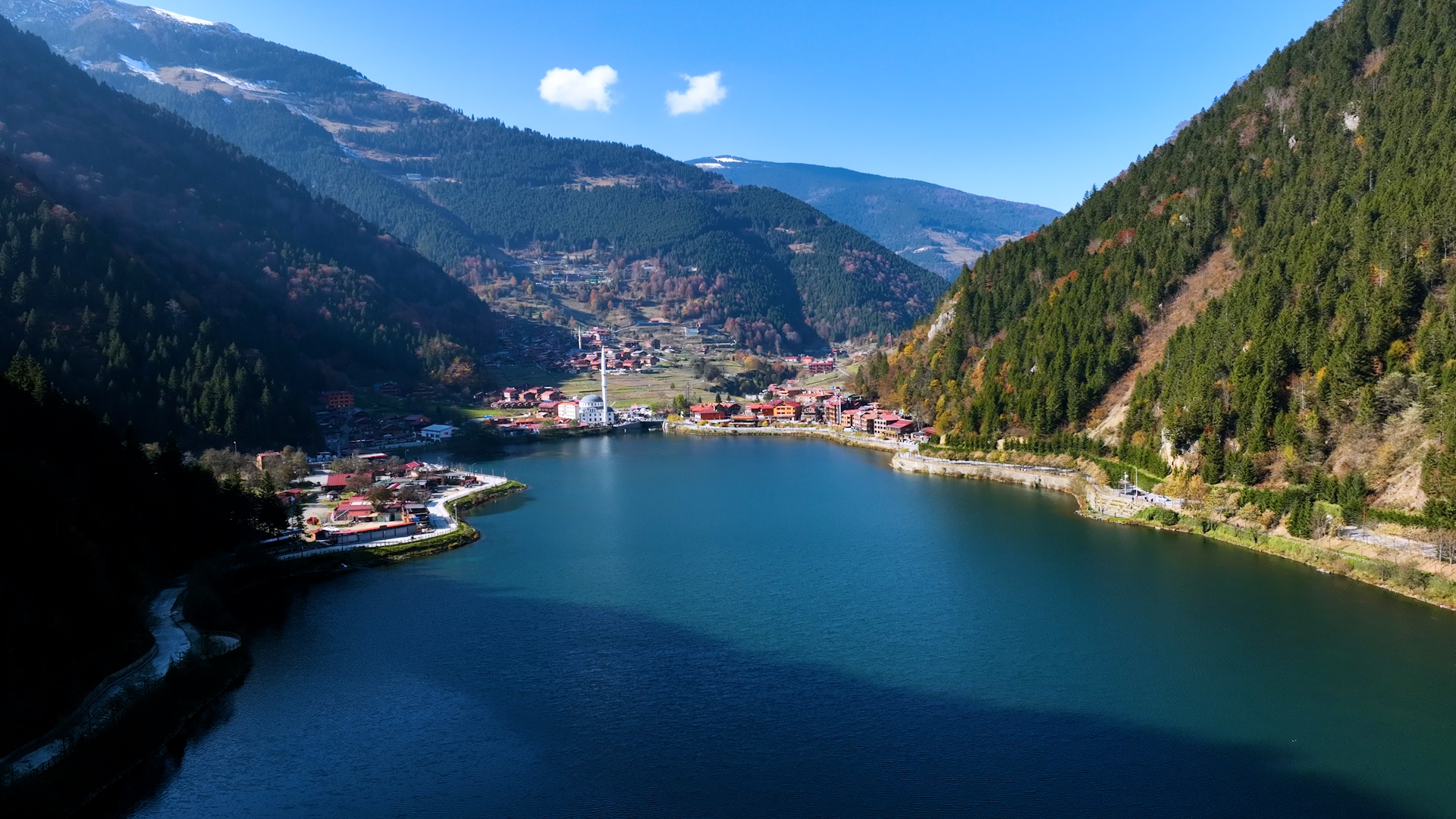 UZUNGÖL’ÜN ÇEVRESİ KAÇAK YAPILARDAN TEMİZLENECEK