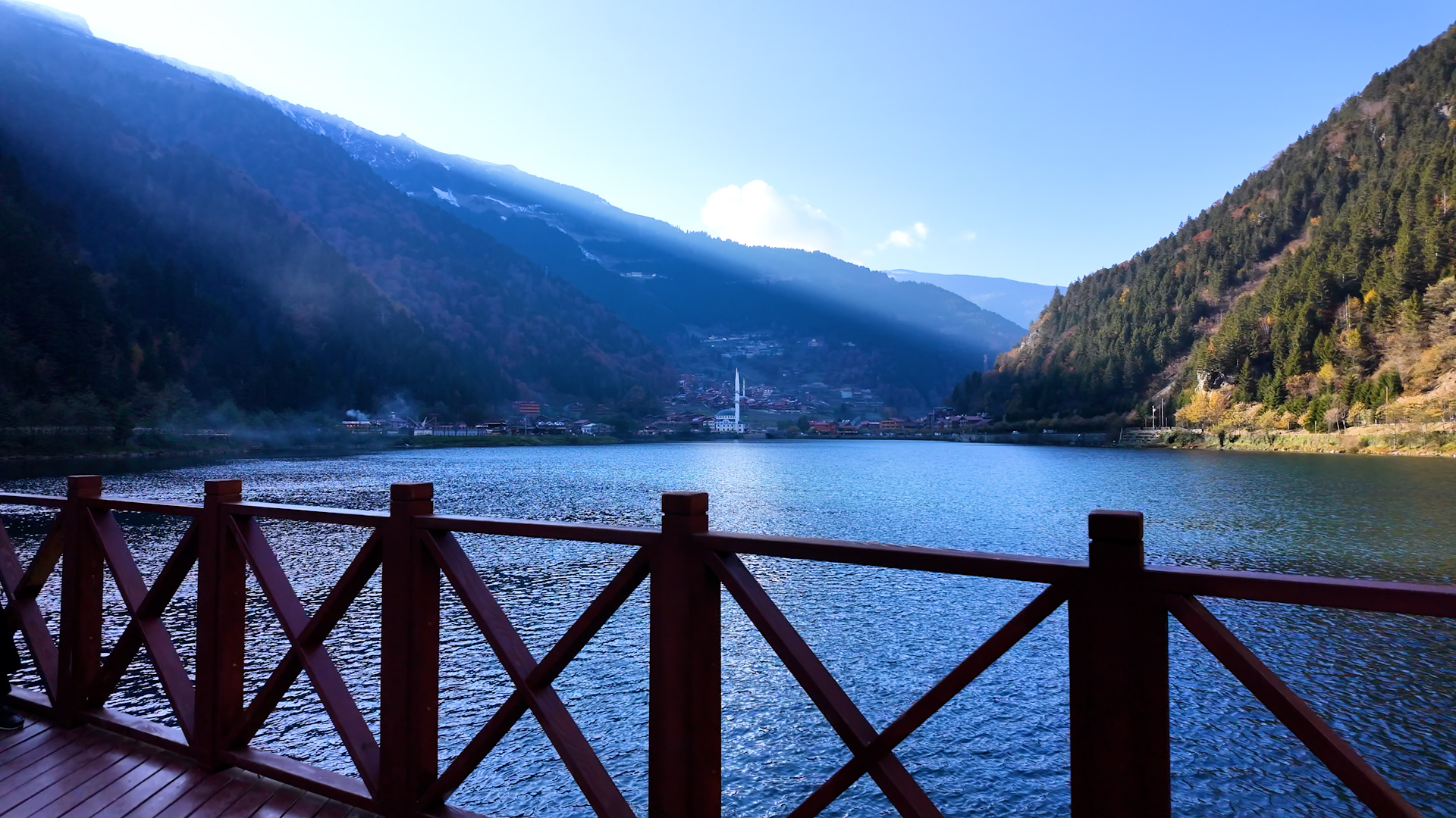 UZUNGÖL’ÜN ÇEVRESİ KAÇAK YAPILARDAN TEMİZLENECEK